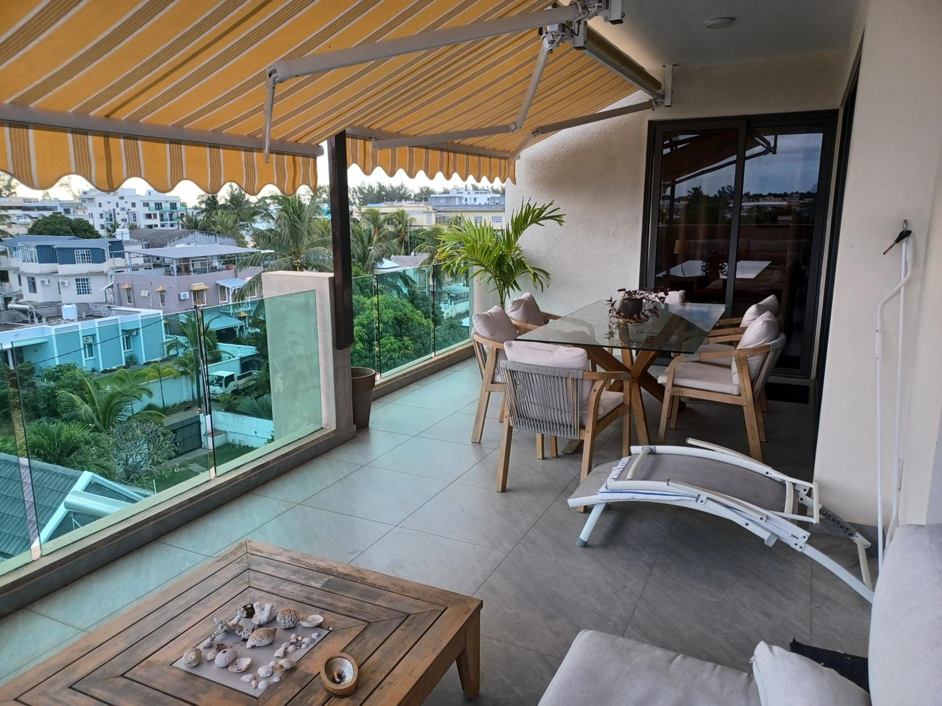 Yasmina II - Splendide Penthouse vue mer à 5 mn à pied de la plage view 3