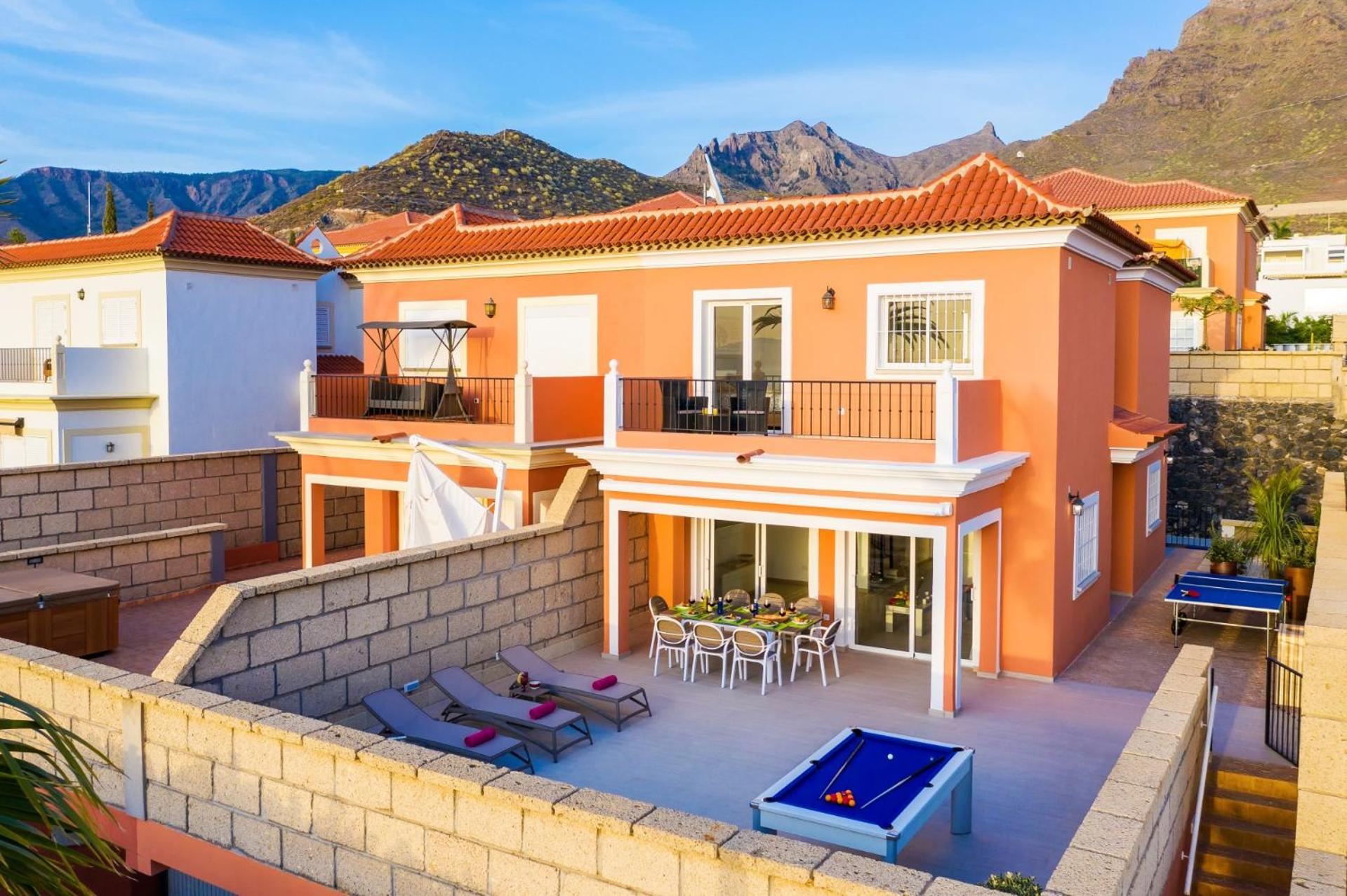 Villa Isotta by Villa Plus