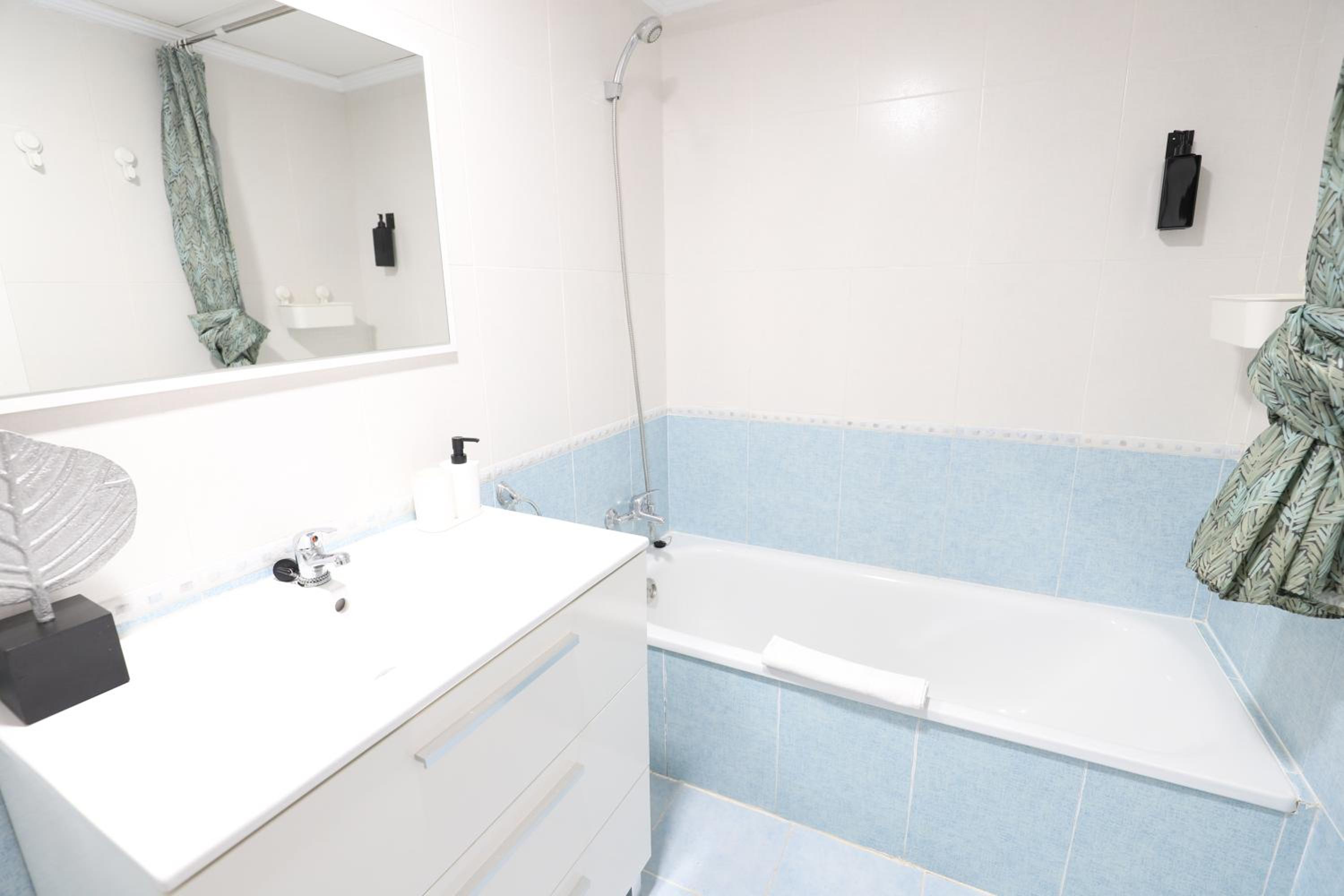 Estupendo duplex famililar con terrazas y parking by Hometels
