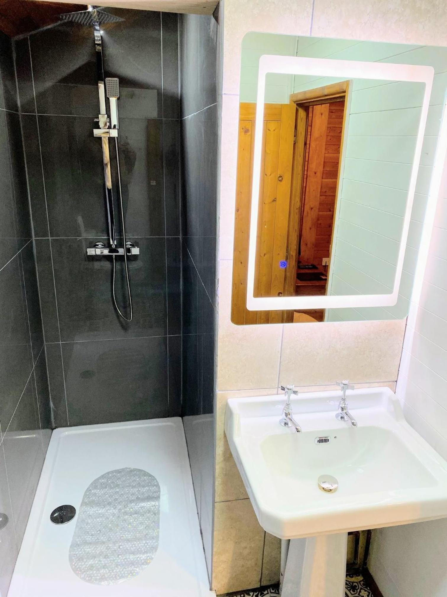 Otter 4 Hot Tub - HuntersMoon-Warminster-Bath-Salisbury, photo 11