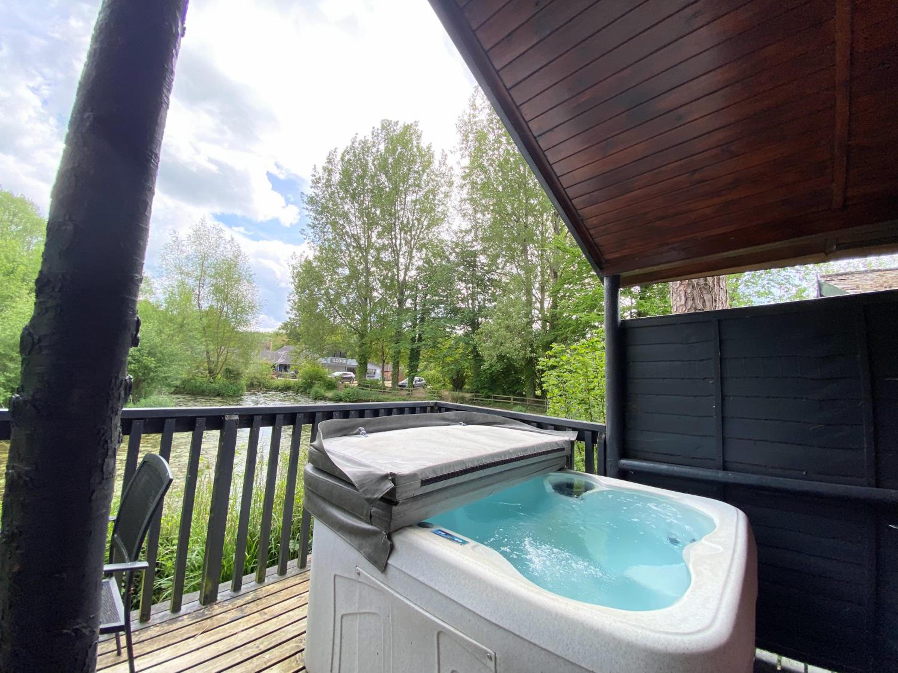 Otter 4 Hot Tub - HuntersMoon-Warminster-Bath-Salisbury, photo 10