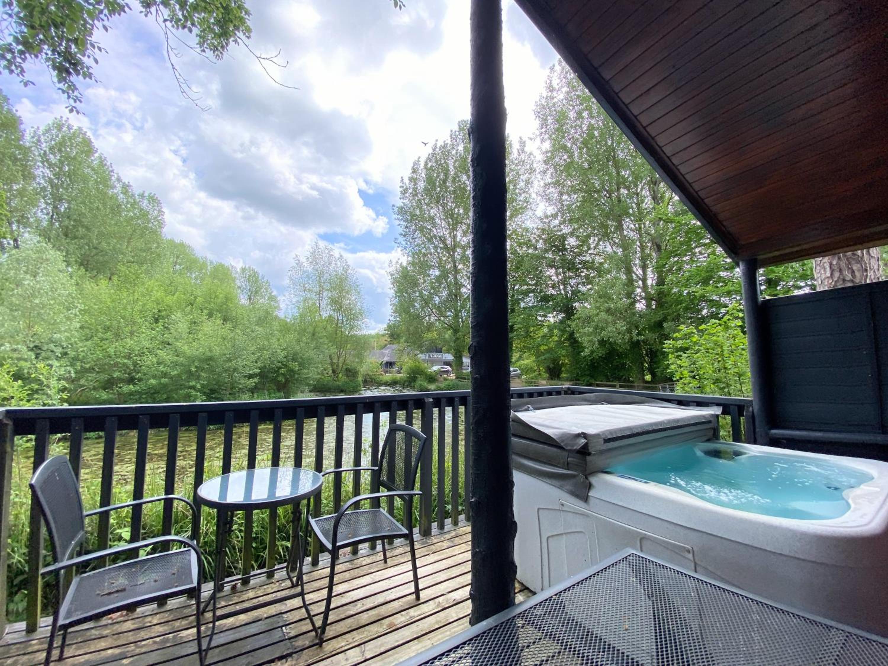 Otter 4 Hot Tub - HuntersMoon-Warminster-Bath-Salisbury, photo 7