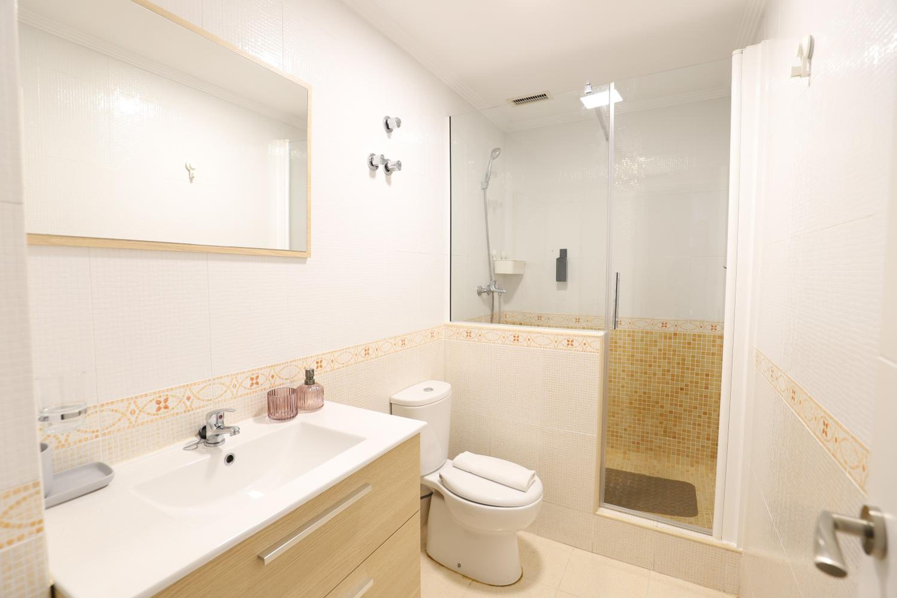 Estupendo duplex famililar con terrazas y parking by Hometels