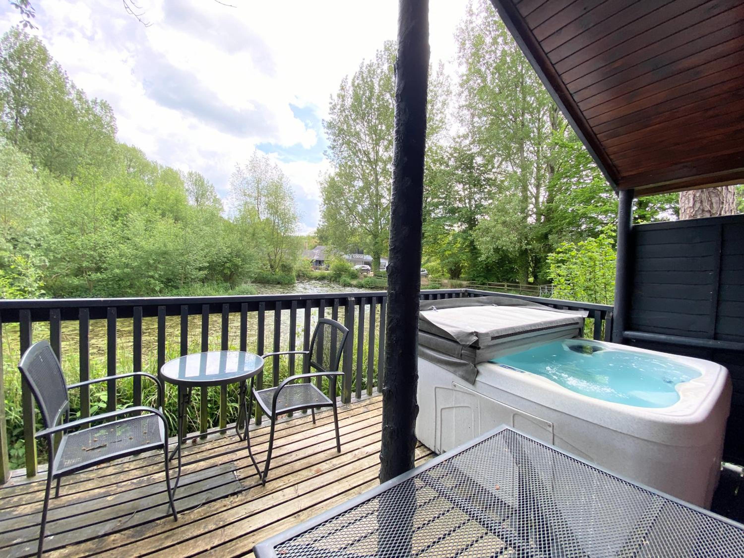 Otter 4 Hot Tub - HuntersMoon-Warminster-Bath-Salisbury, photo 5