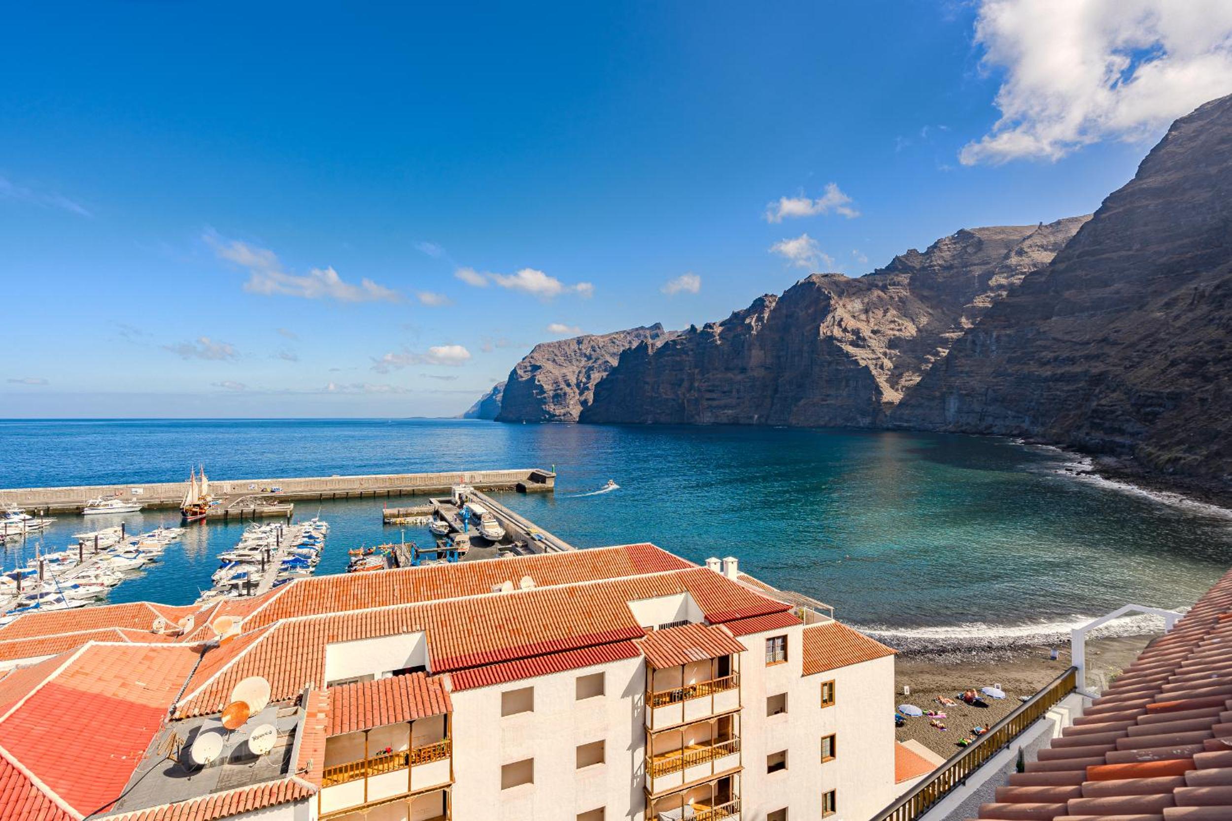2BDR with Terrace & Ocean View - Los Gigantes view 3
