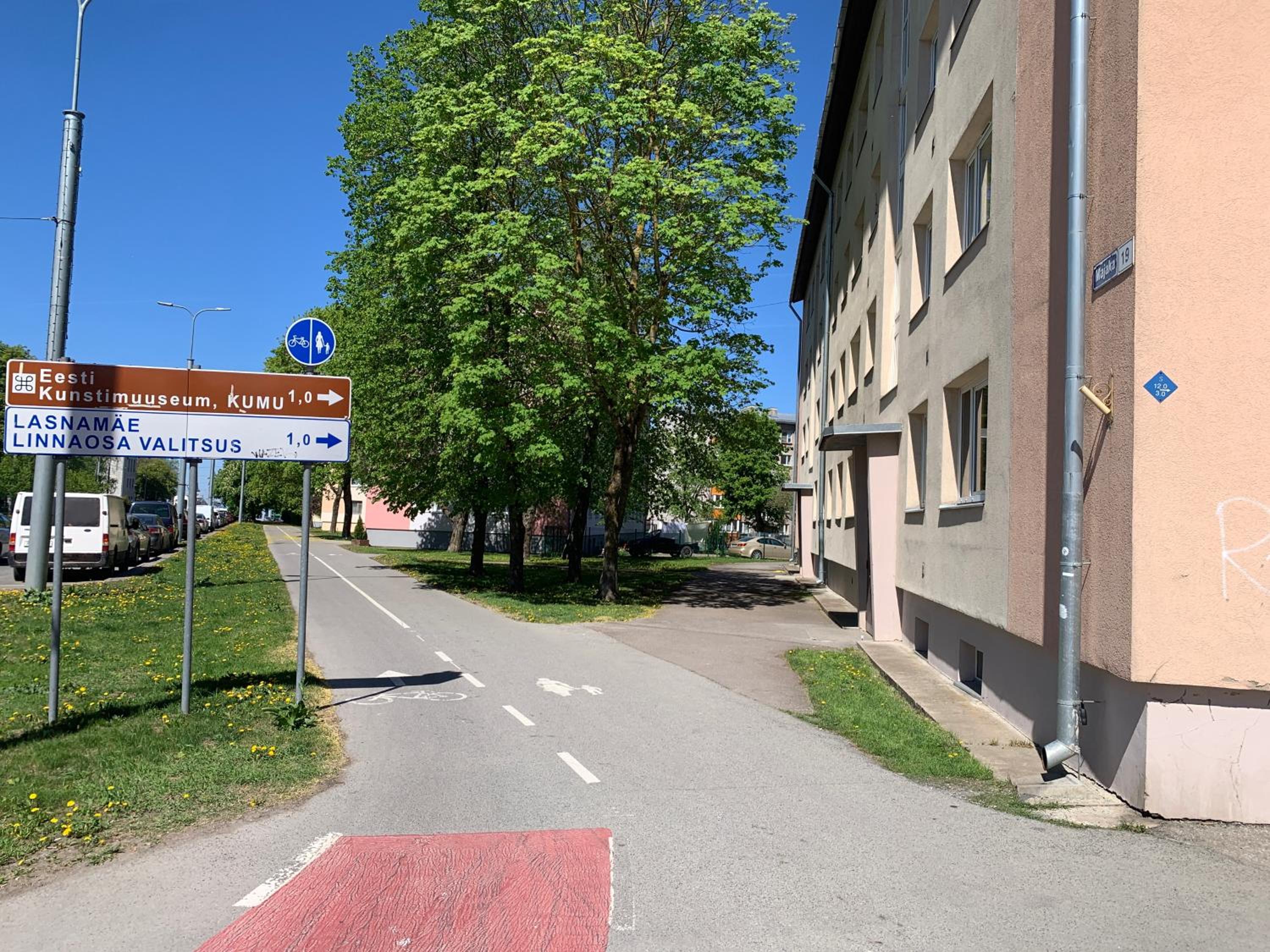DIKOL Two-Room Apartment-SELF CHECK-in & FREE Parking Near City Center