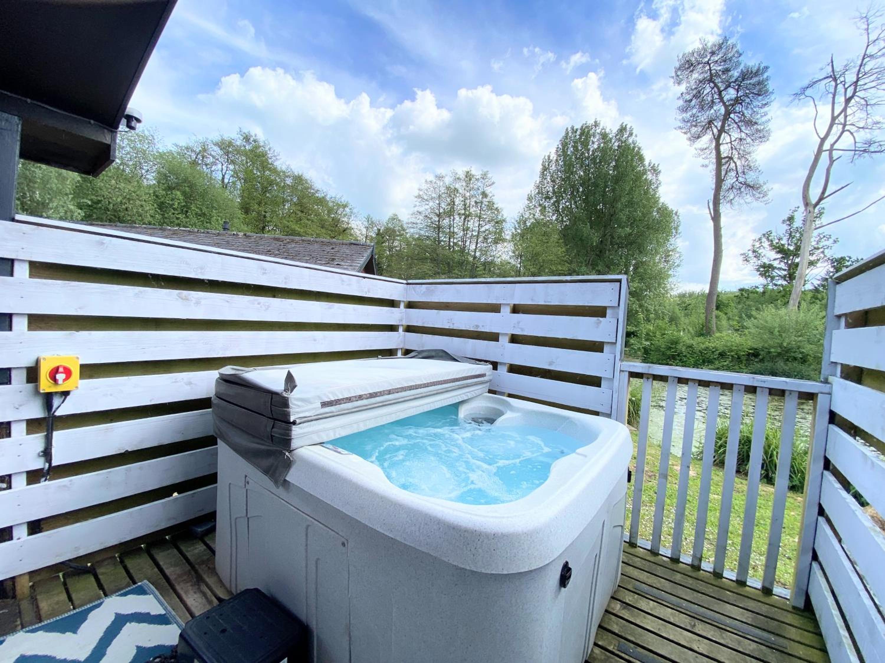 Magpie 2 Hot Tub HuntersMoon-Warminster-Longleat-Wiltshire, photo 17