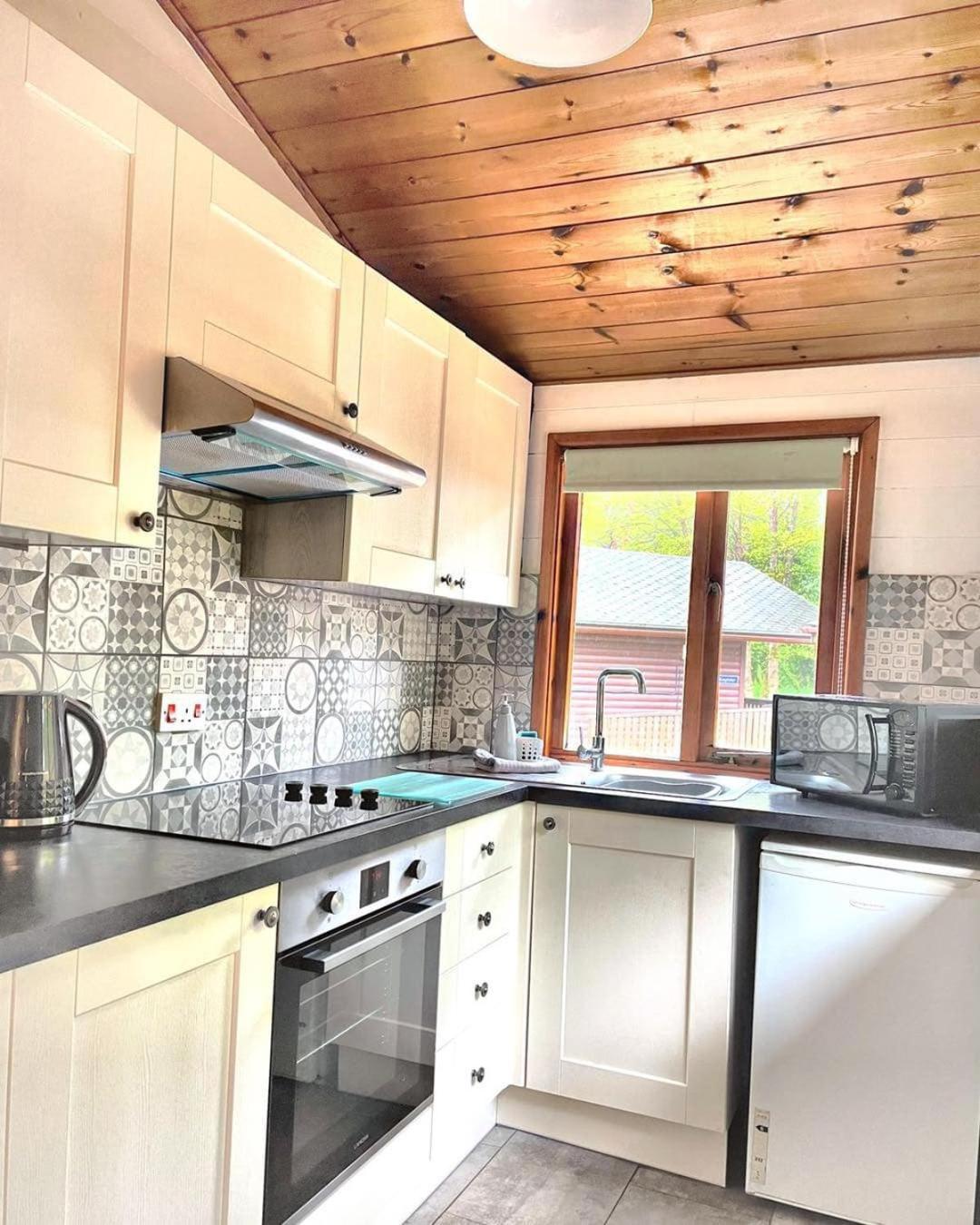 Magpie 2 Hot Tub HuntersMoon-Warminster-Longleat-Wiltshire, photo 19