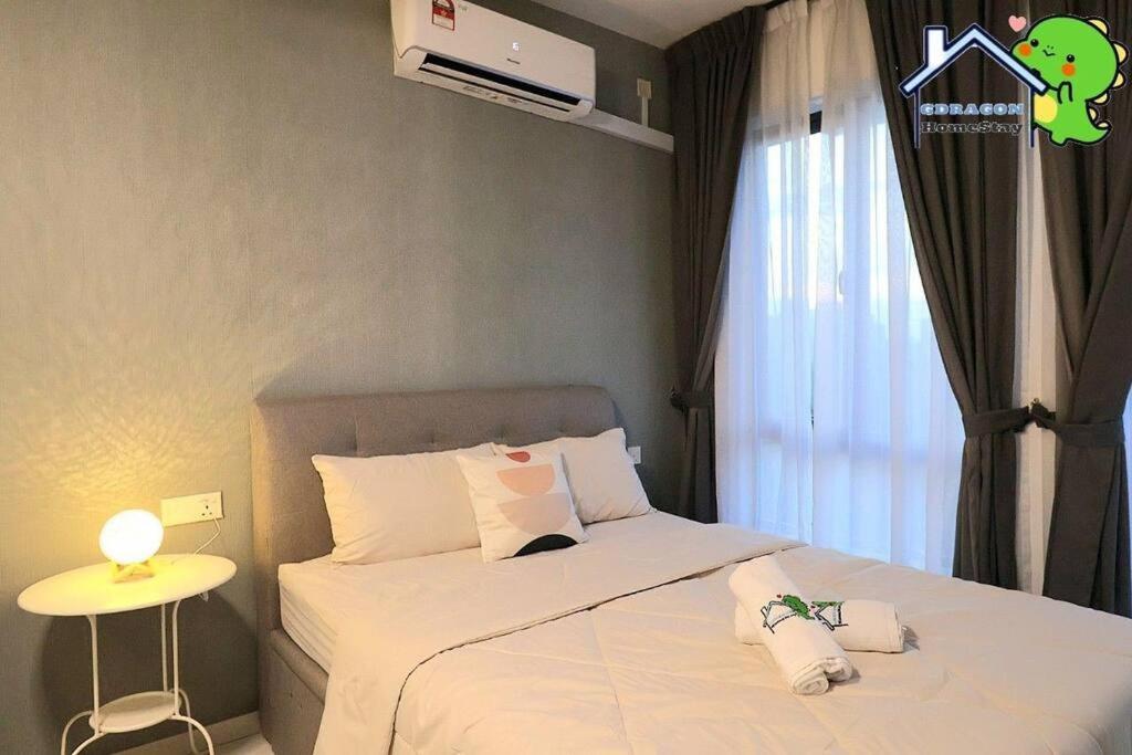 Central Park lovely cozy studio balcony by GDRAGON HomeStay