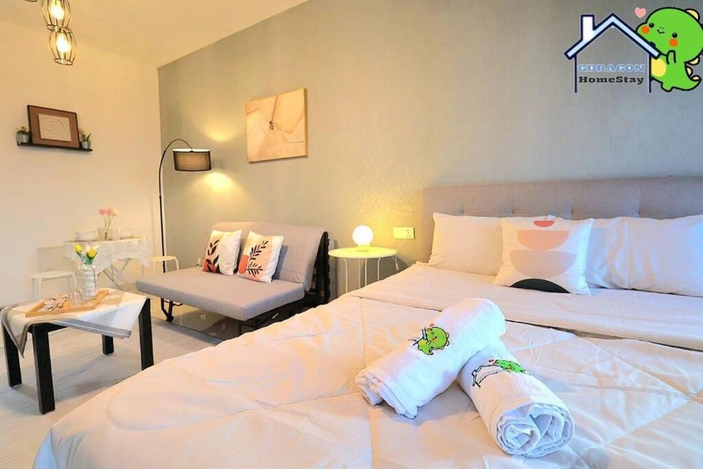 Central Park lovely cozy studio balcony by GDRAGON HomeStay