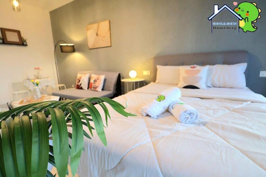 Central Park lovely cozy studio balcony by GDRAGON HomeStay