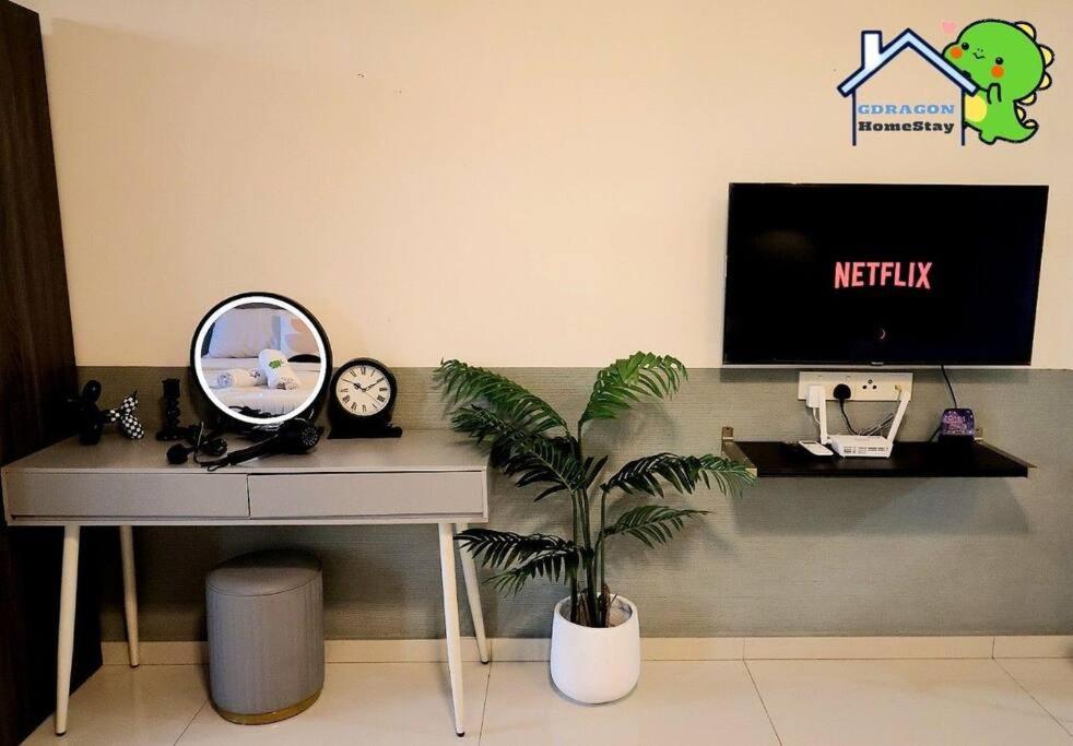 Central Park lovely cozy studio balcony by GDRAGON HomeStay
