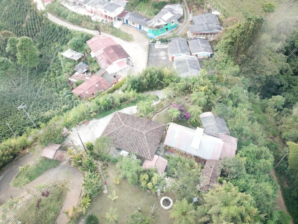 Finca la Divisa. Senderos de la Montaña