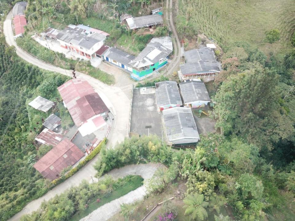 Finca la Divisa. Senderos de la Montaña