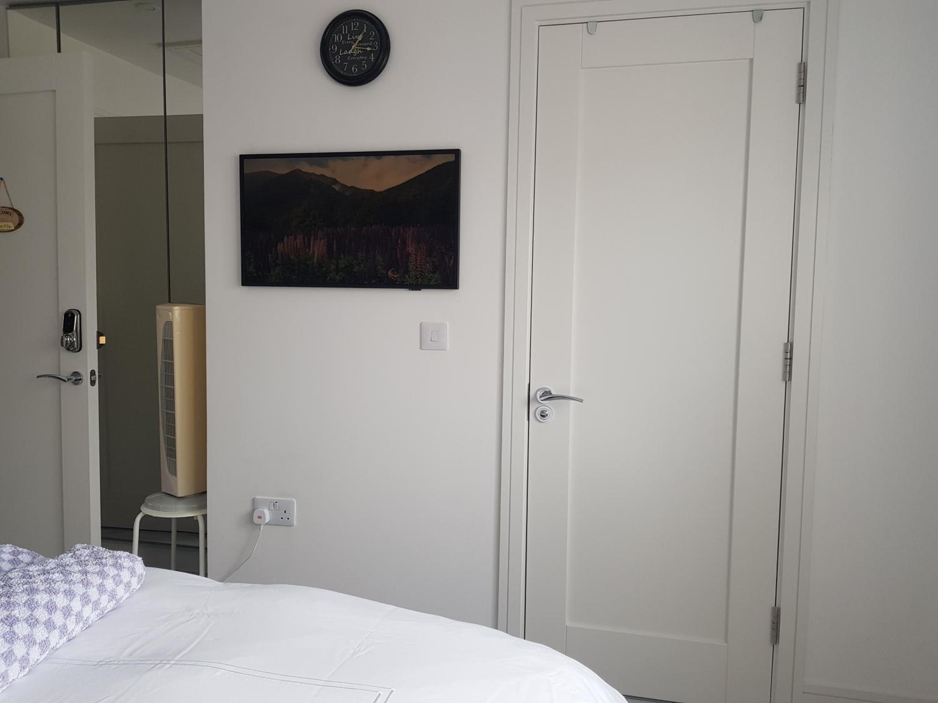 Private Room Ensuite Bathroom HomeStay at Barnoaks House