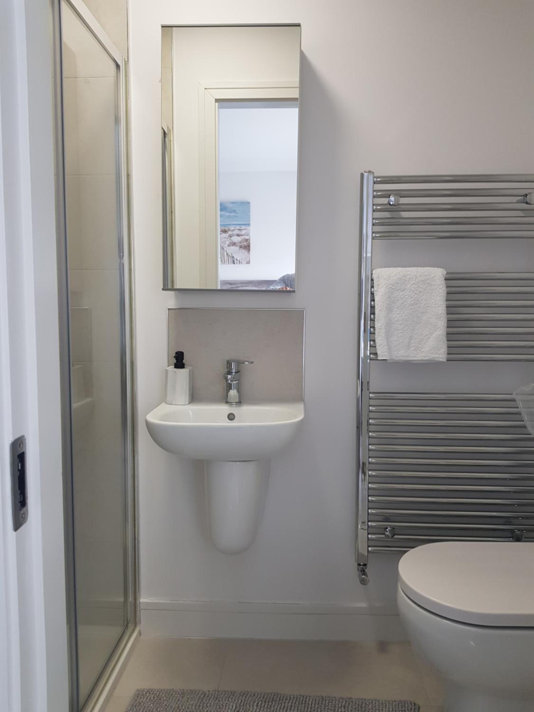 Private Room Ensuite Bathroom HomeStay at Barnoaks House