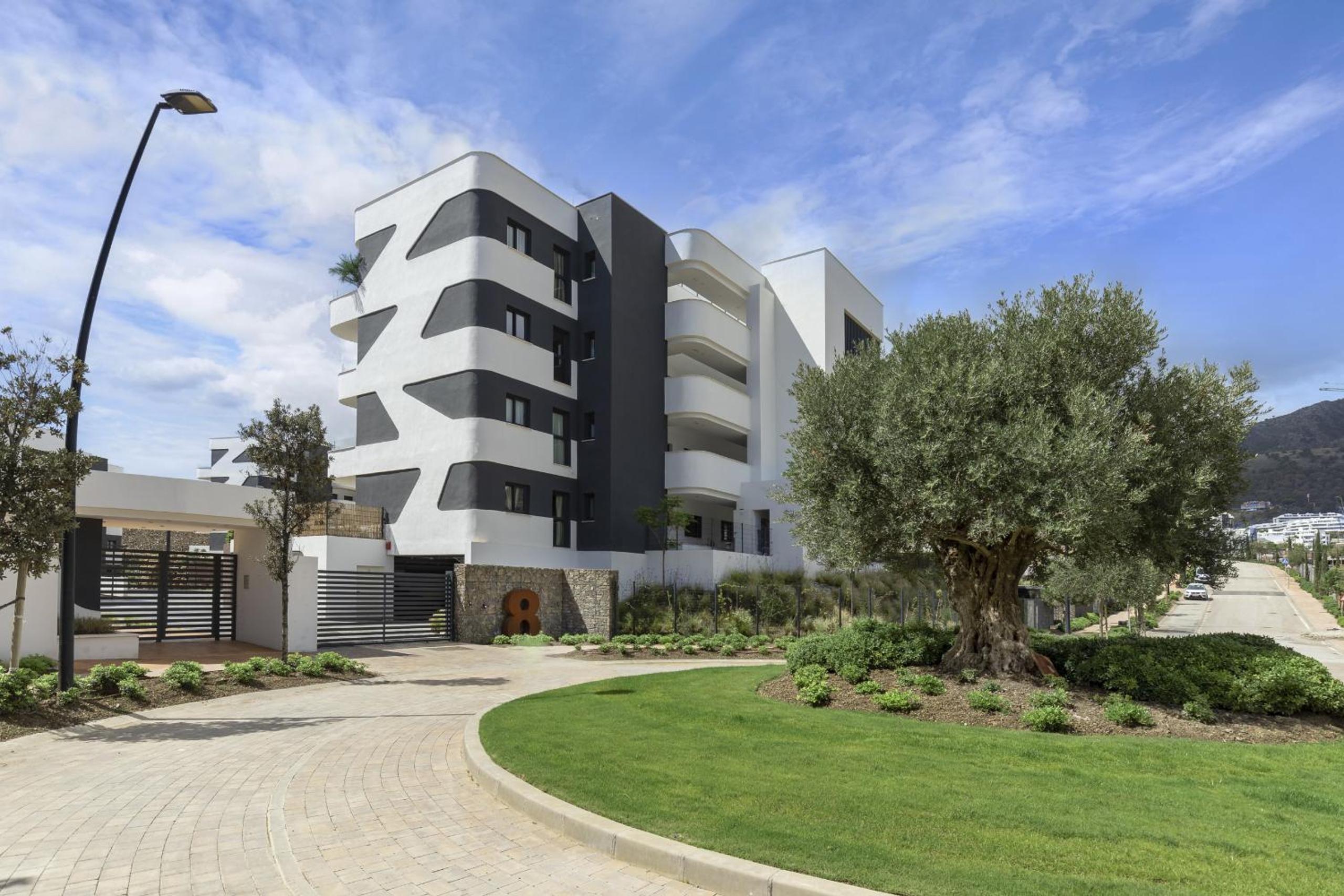 Luxury Apartment with Garden in Higueron
