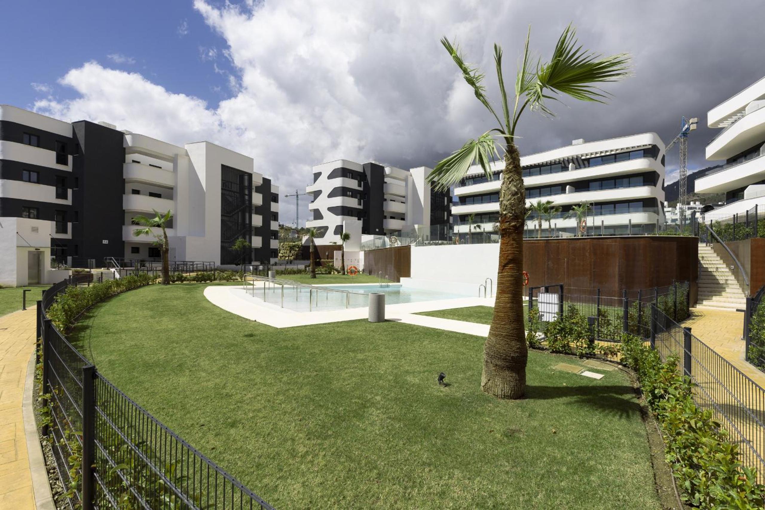 Luxury Apartment with Garden in Higueron