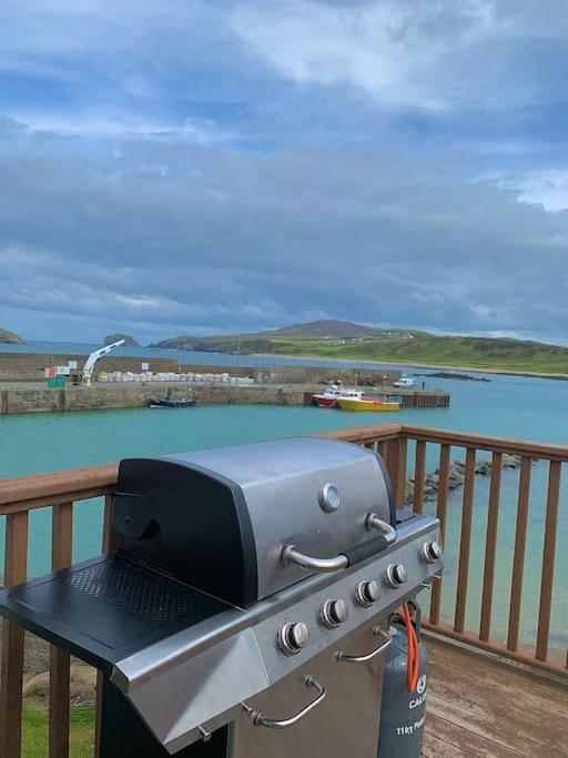 Top Floor Retreat Portmor- Sea, Beach & Balcony view 5