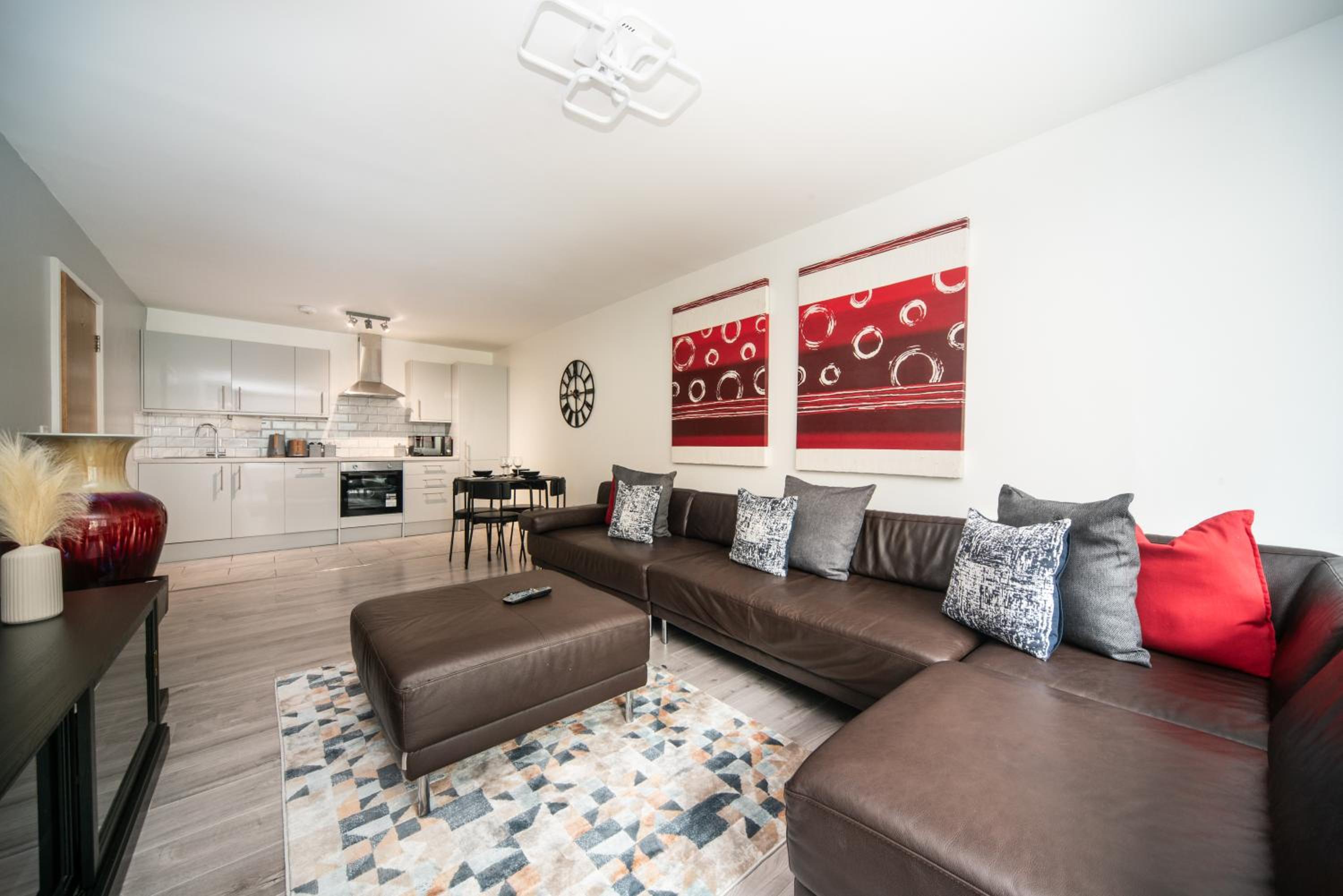 Spacious 3-Bedroom Apartment Near London Museum
