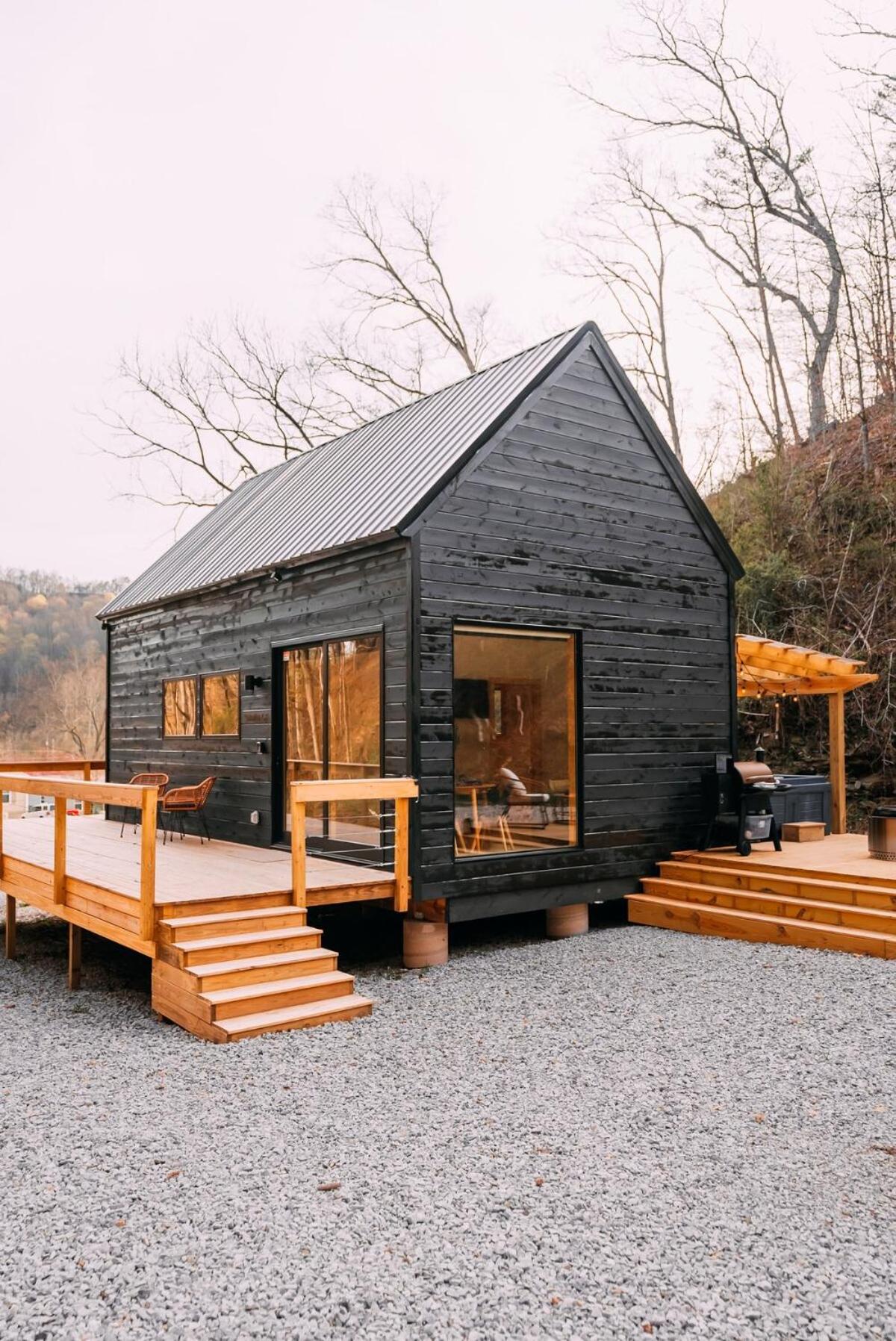 Morehead Vacations - Modern Cabin Nestled on 40 Acres with Hot Tub - Property Image 3