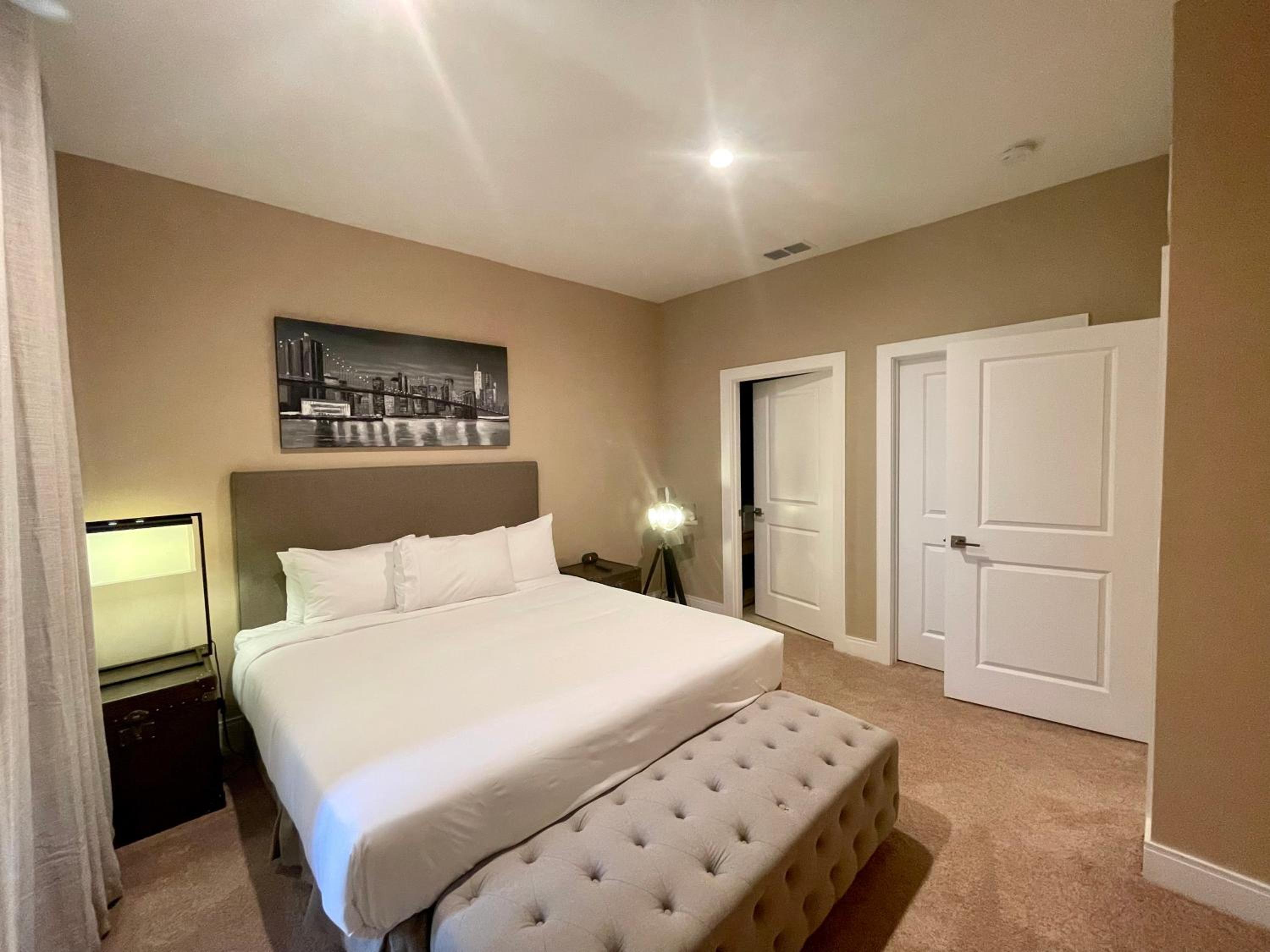 Home in Orlando 7 Min from Disney Parks and 20 from Universal - Sleeps 8! 4 bedrooms each with a private bathroom