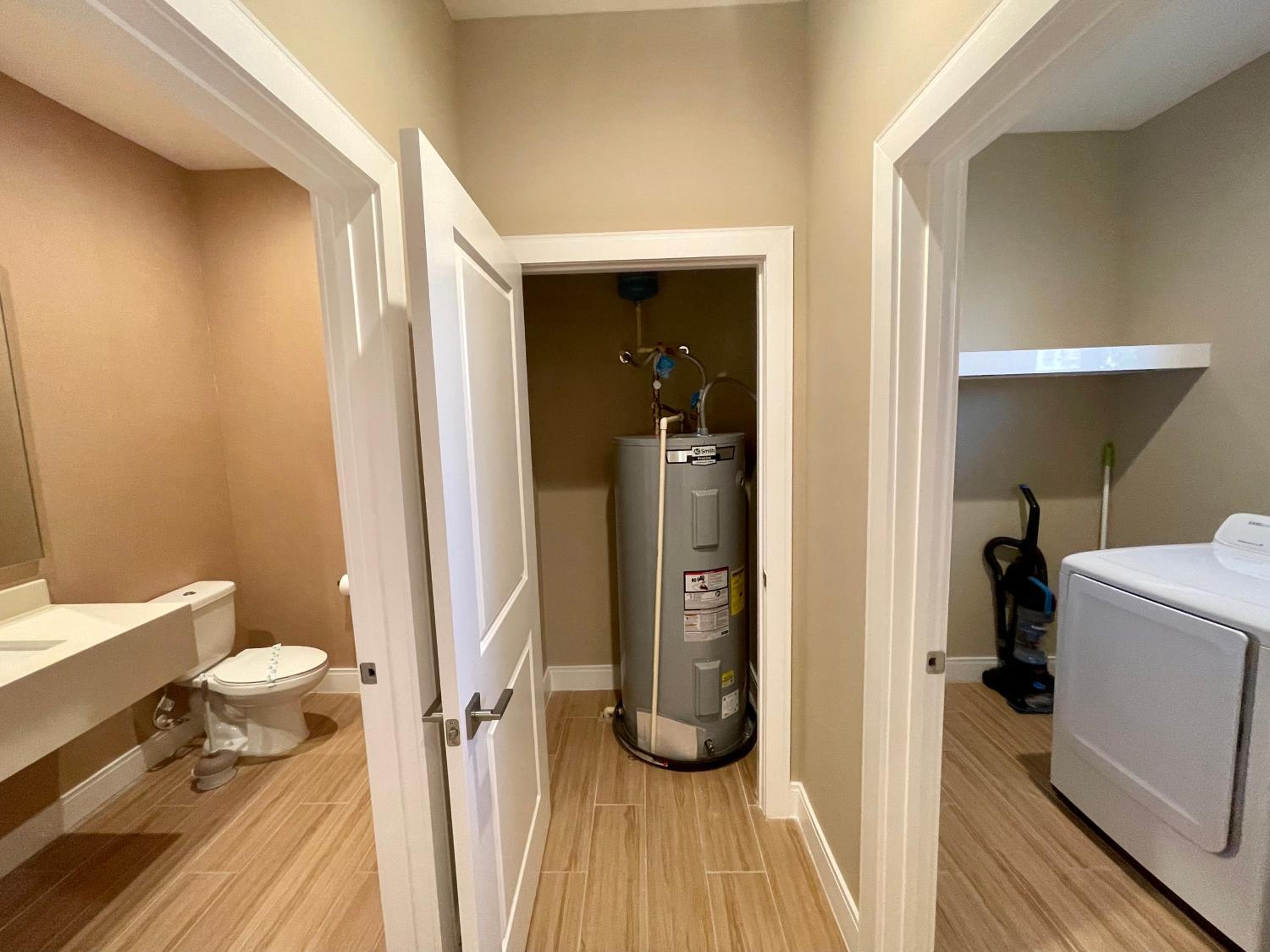 Home in Orlando 7 Min from Disney Parks and 20 from Universal - Sleeps 8! 4 bedrooms each with a private bathroom