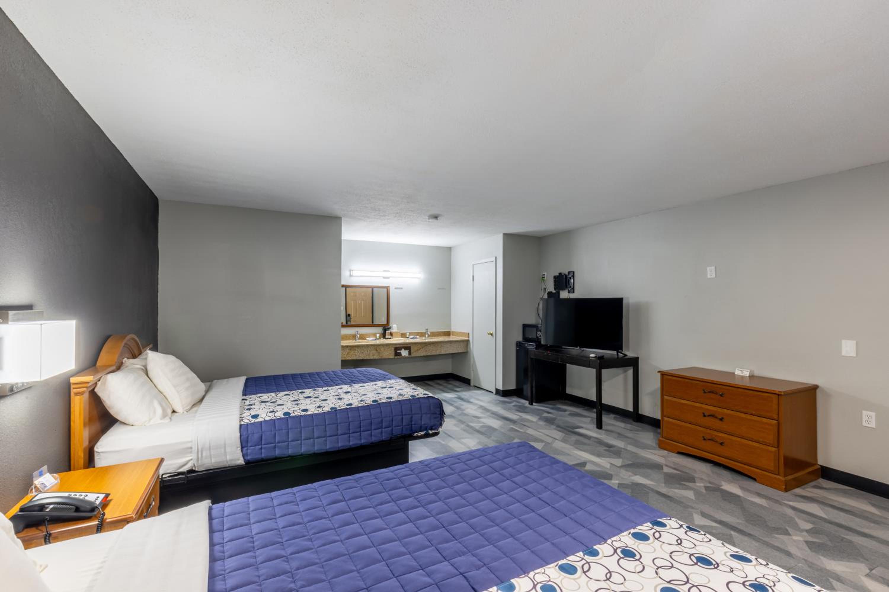 Freer Executive inn and Studios