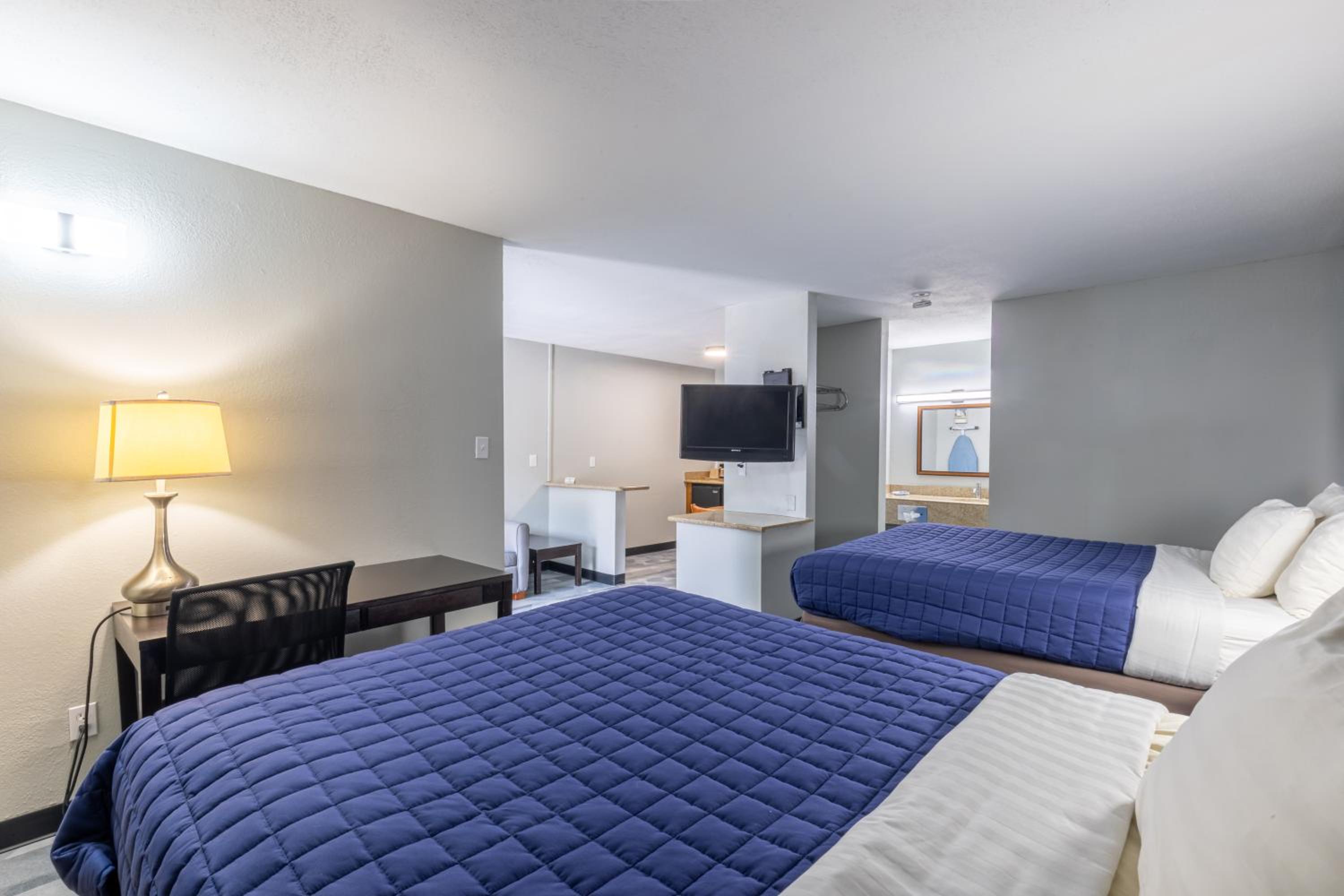 Freer Executive inn and Studios