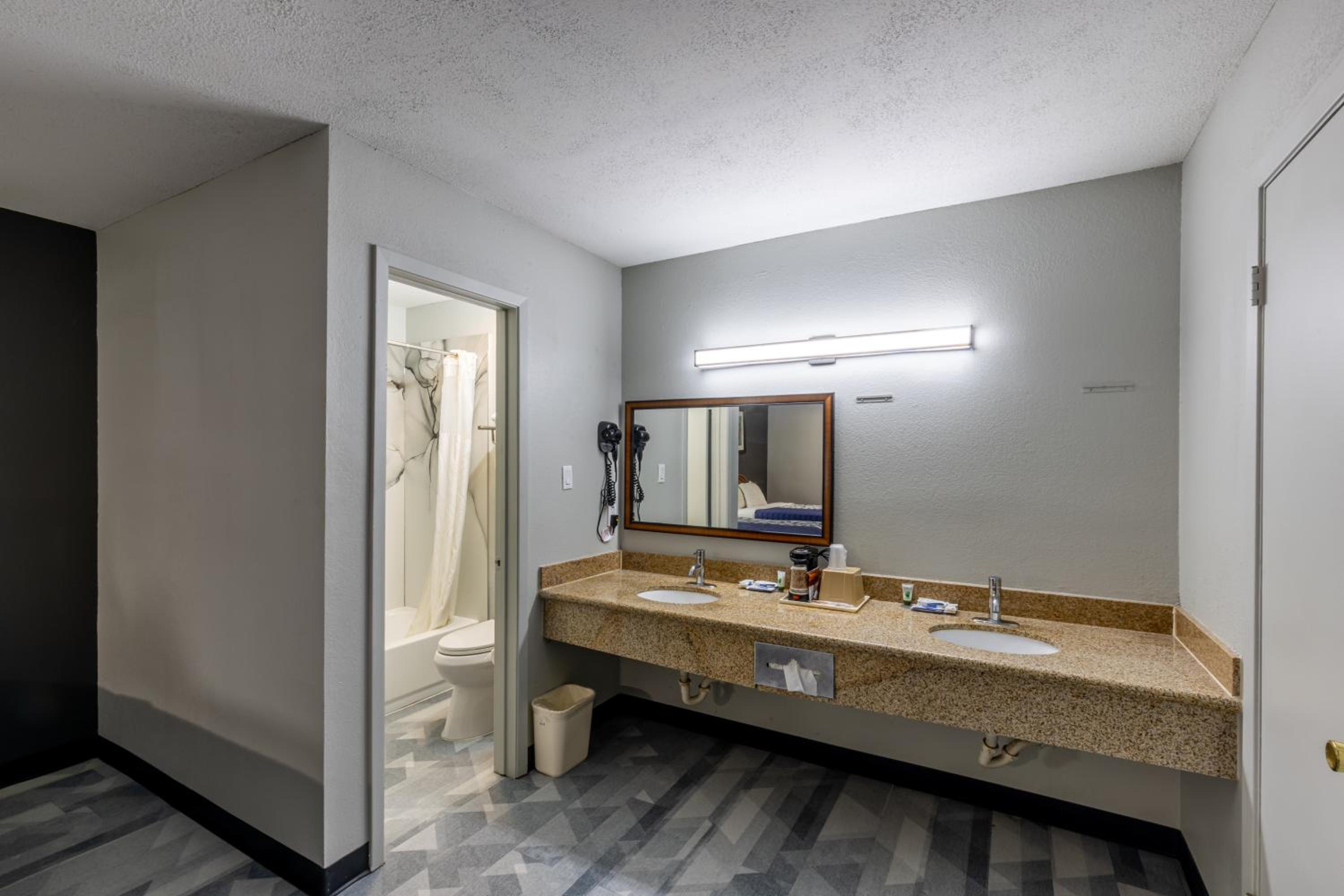 Freer Executive inn and Studios