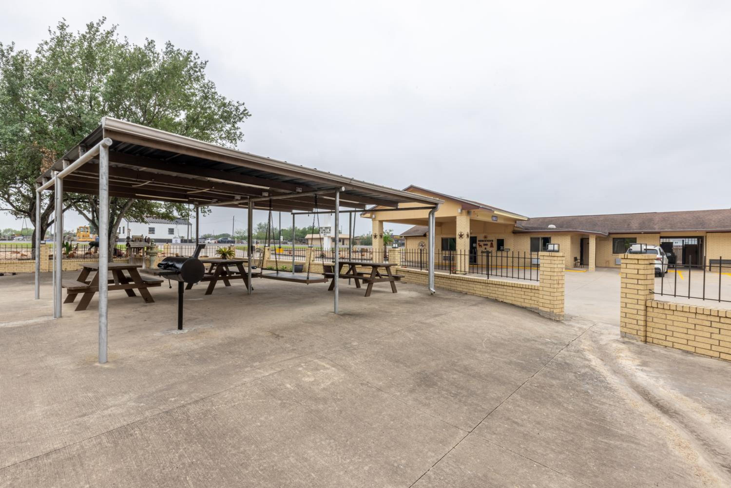 Freer Executive inn and Studios