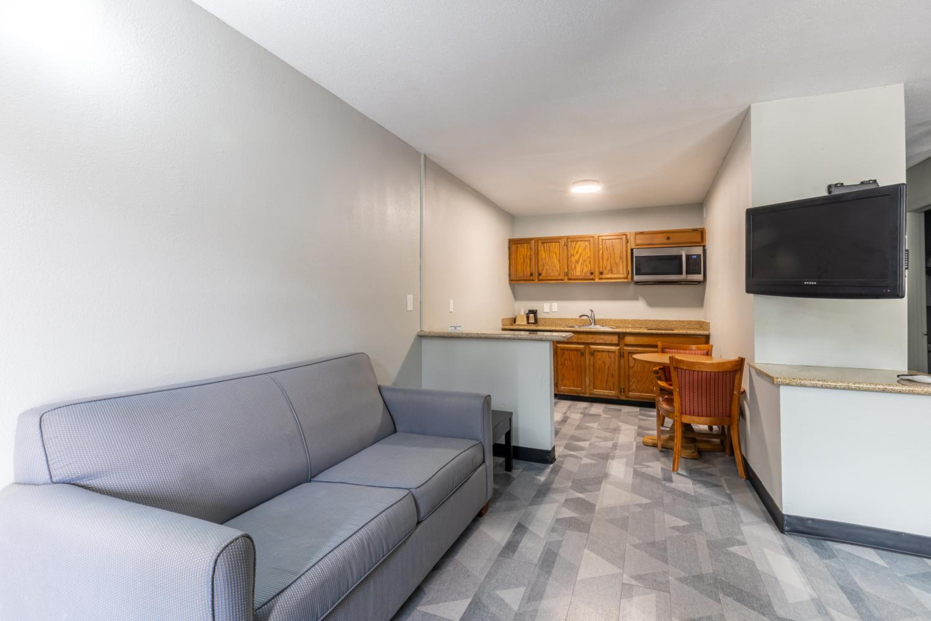 Freer Executive inn and Studios