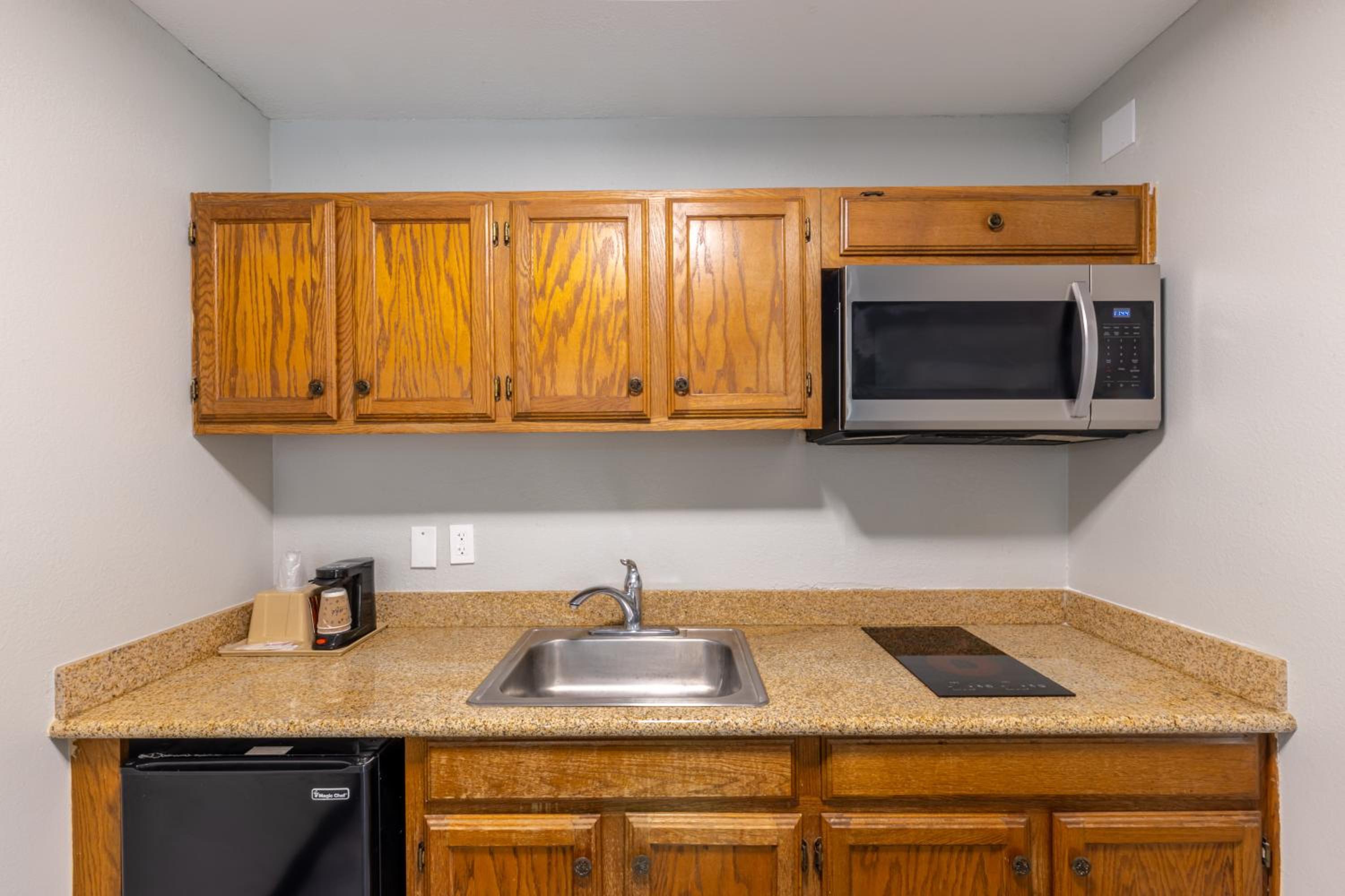 Freer Executive inn and Studios