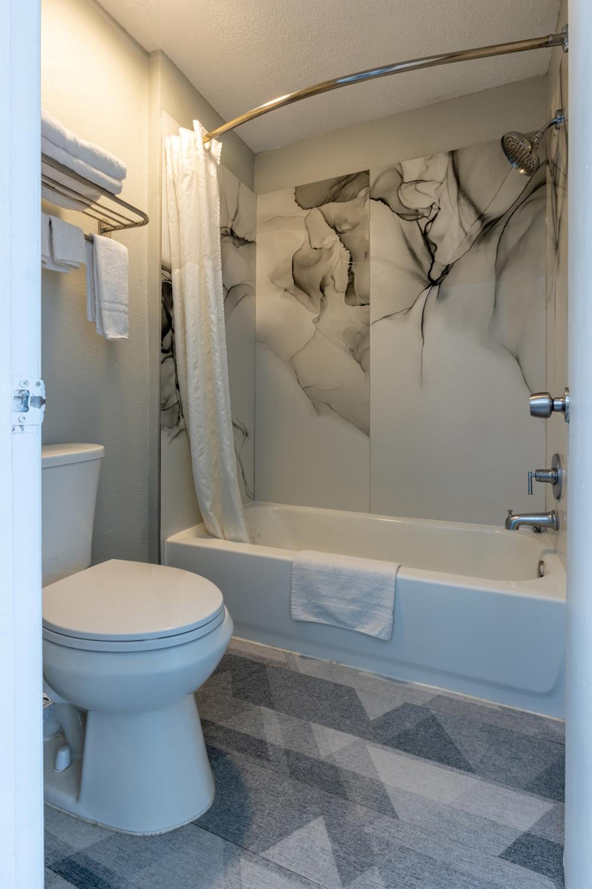 Freer Executive inn and Studios