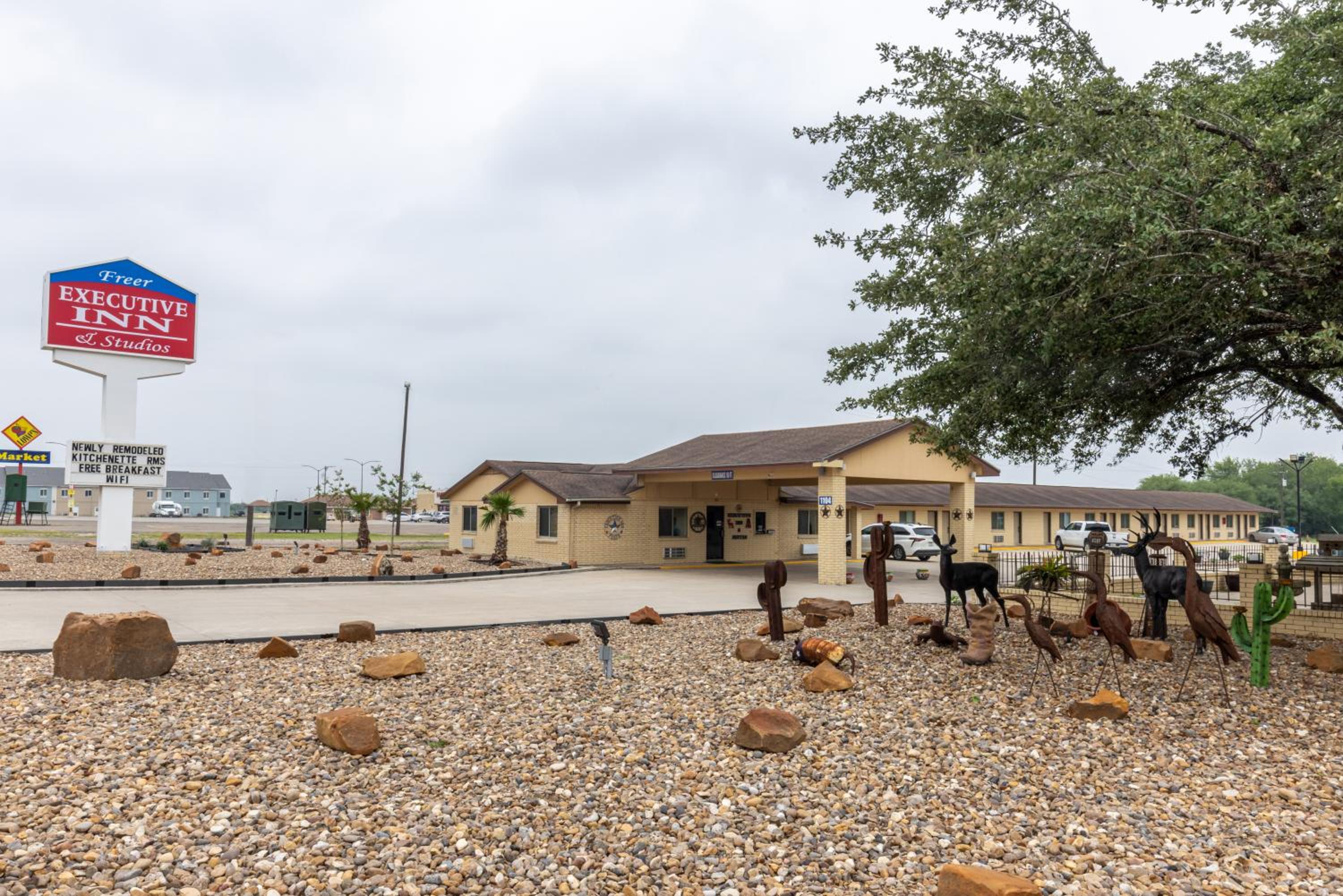 Freer Executive inn and Studios