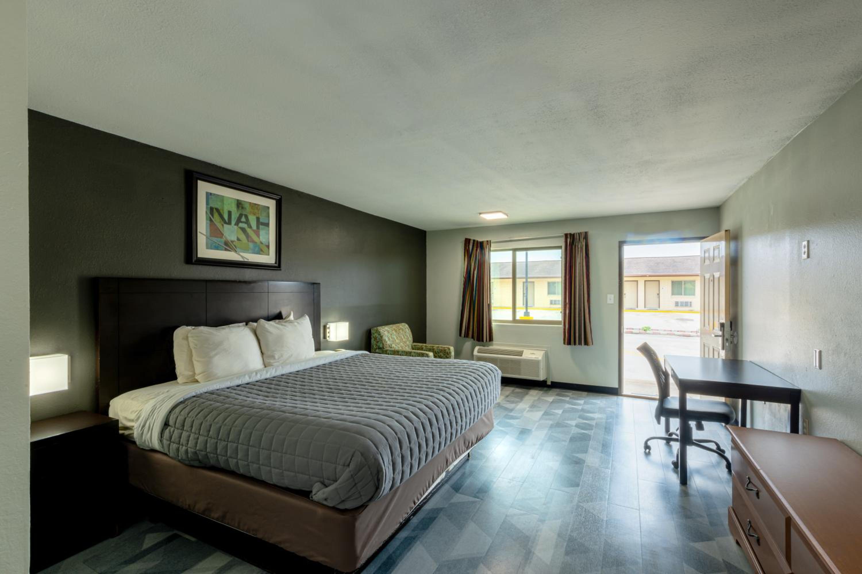 Freer Executive inn and Studios