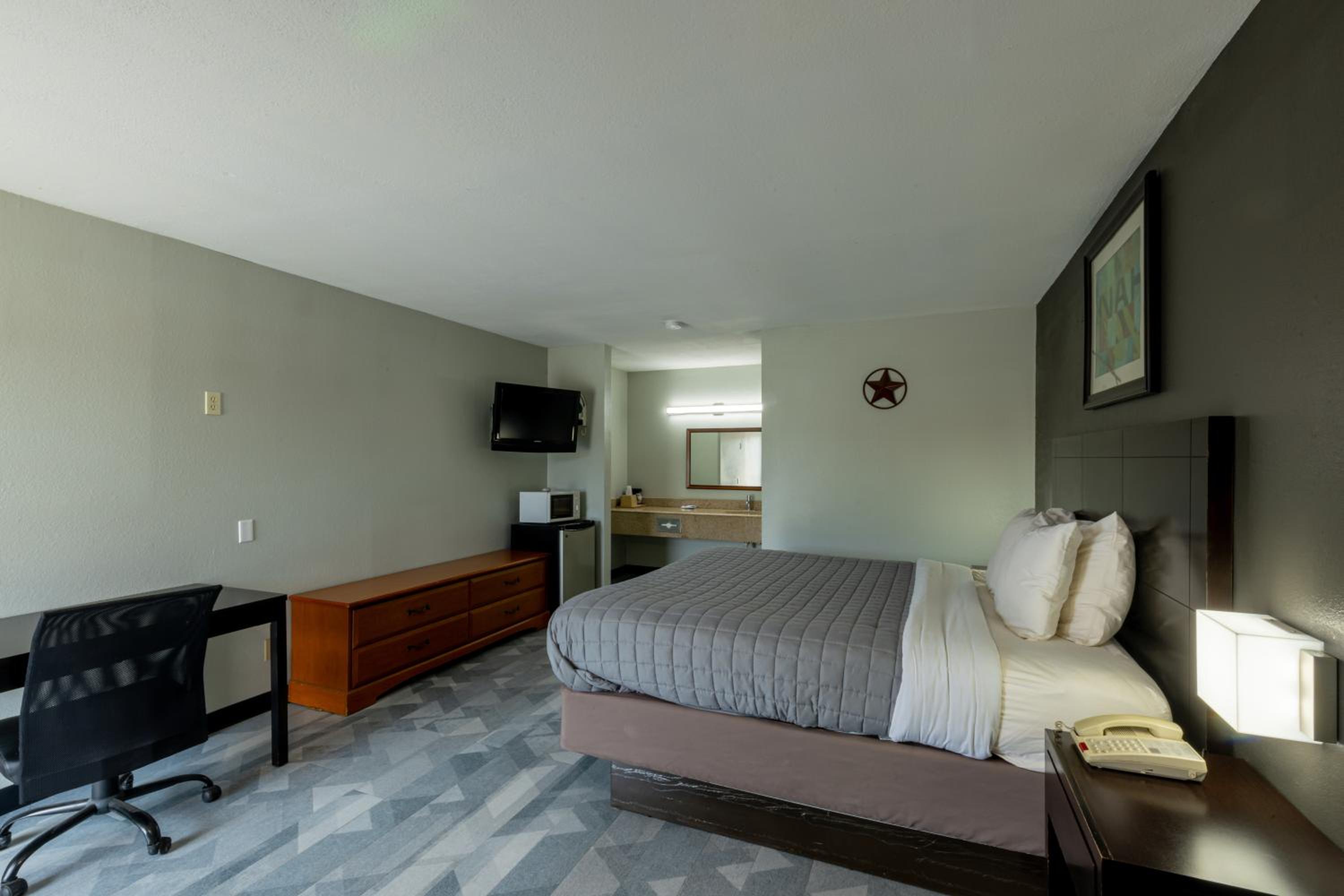 Freer Executive inn and Studios