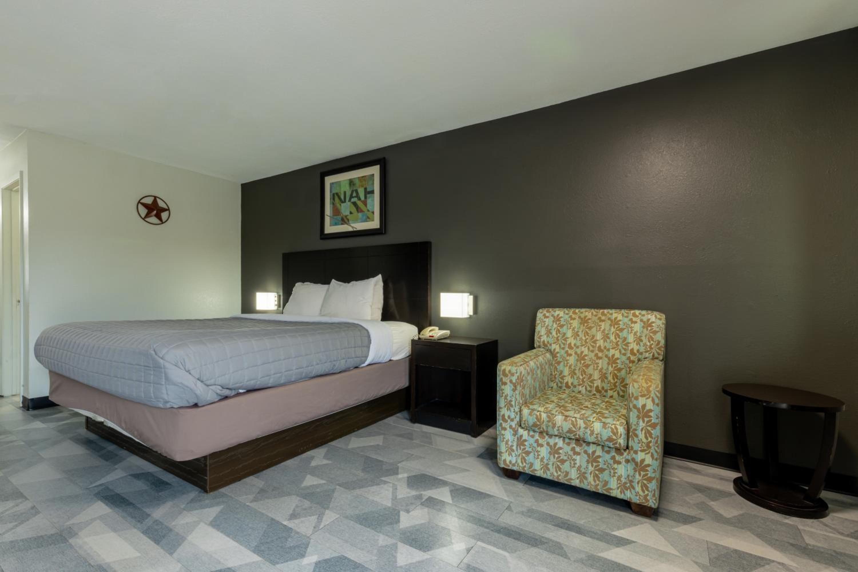 Freer Executive inn and Studios