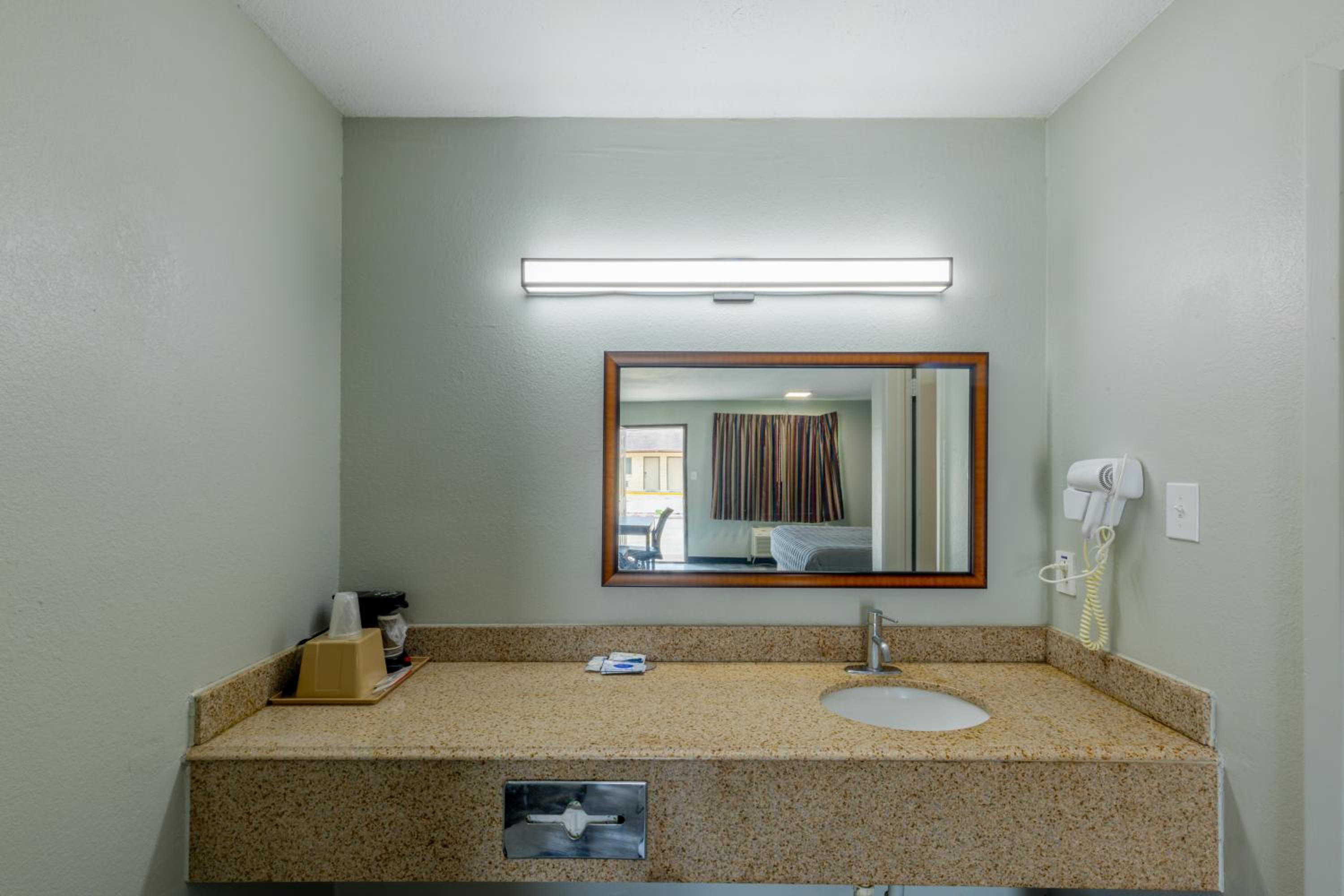 Freer Executive inn and Studios