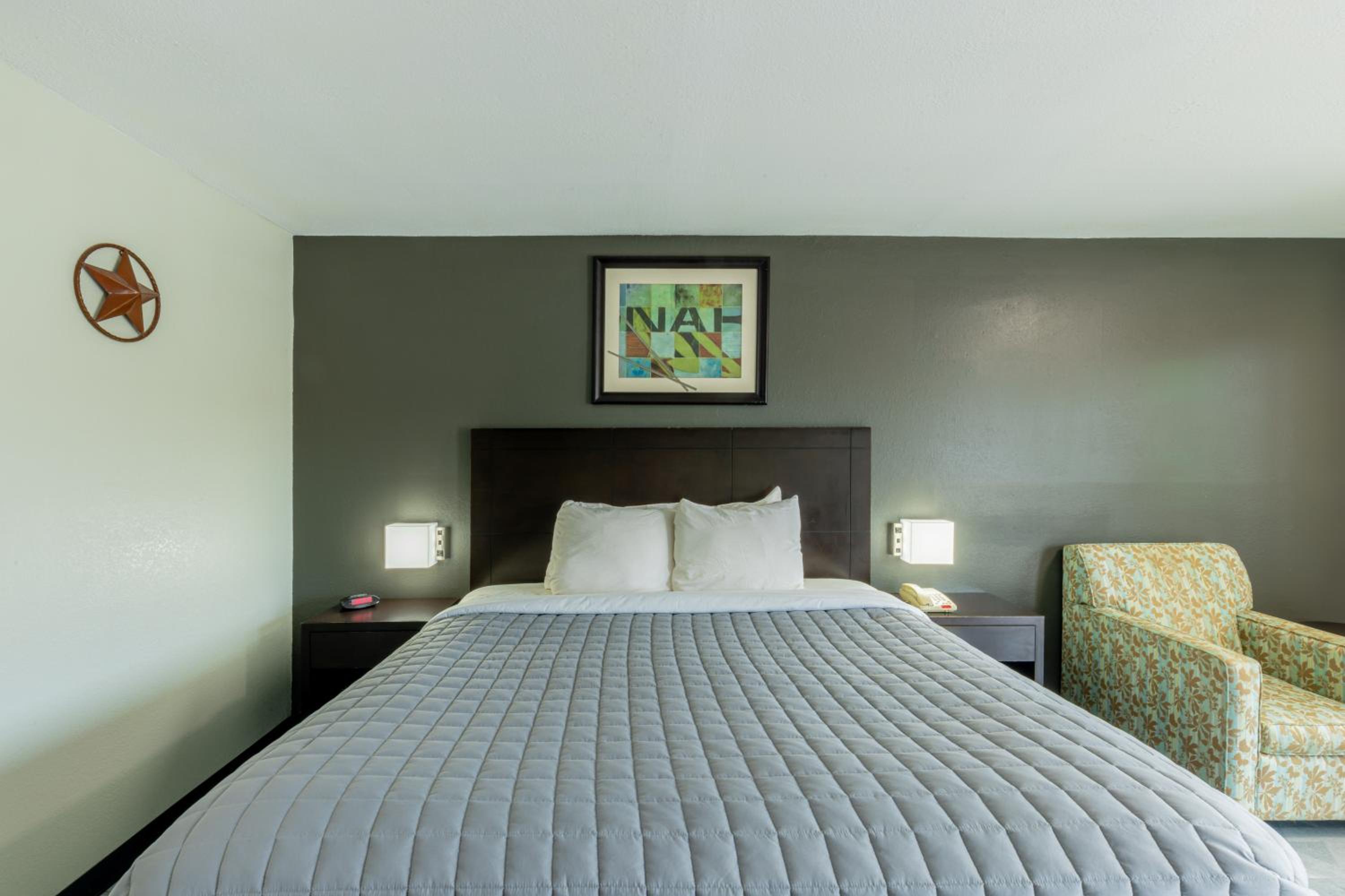 Freer Executive inn and Studios