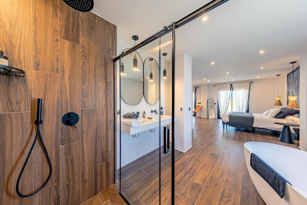Villa con Piscina Privada
