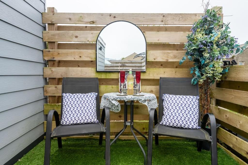 Hotel Adorable private couples retreat with hot tub - Image 1