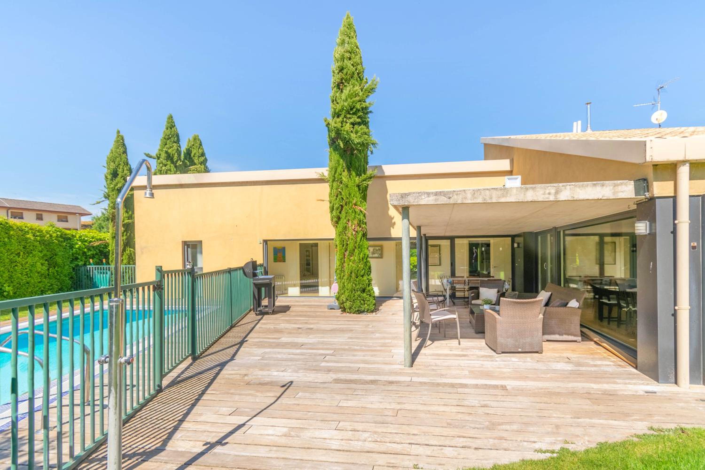 Espectacular casa de diseño con piscina en Navarra view 5