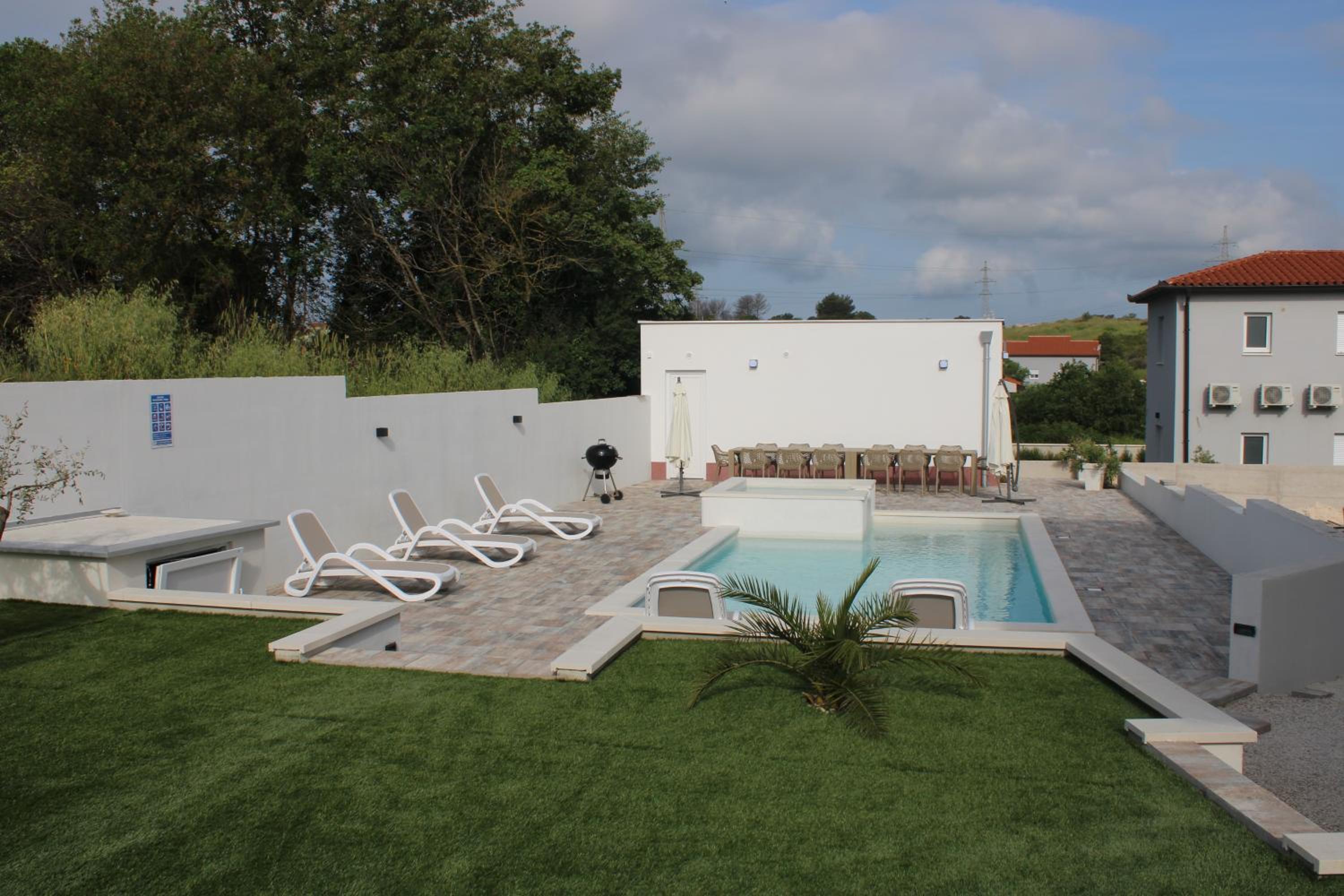 Holiday House emjalemi view 4