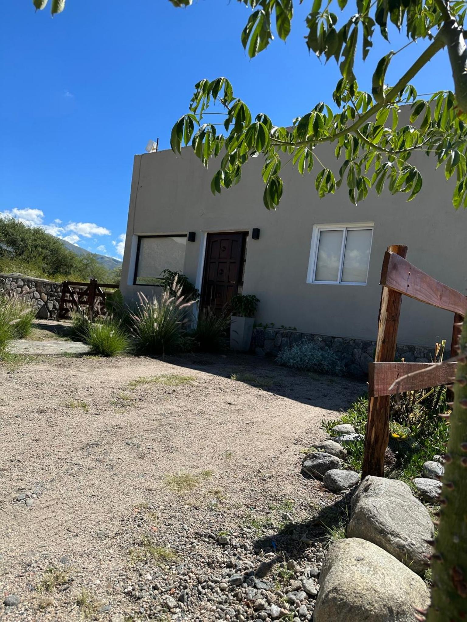 Hotel Alquiler Casa Familiar Cafayate - Image 1
