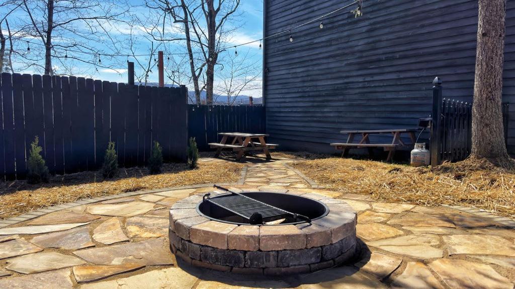Pinecrest Townhomes-Two Units-Dollywood-Renovated
