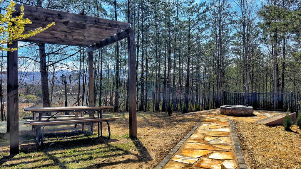Pinecrest Townhomes-Two Units-Dollywood-Renovated