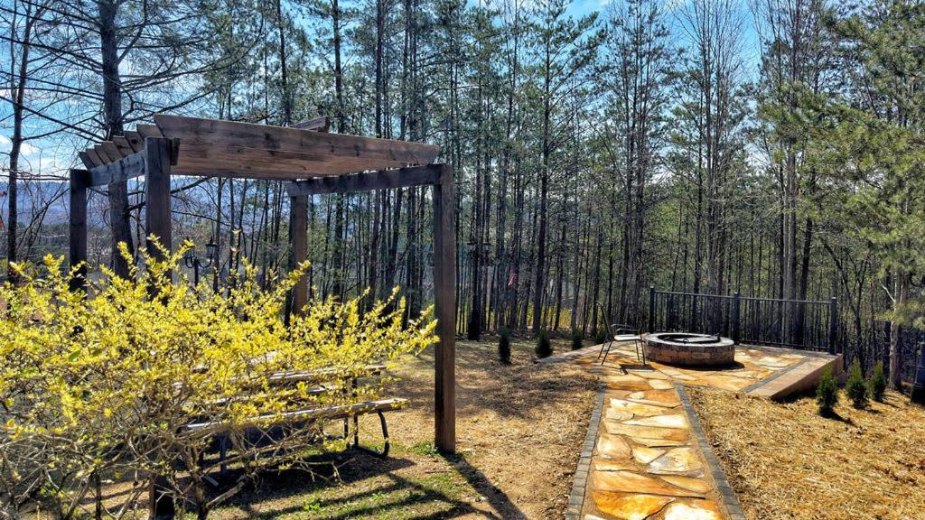 Pinecrest Townhomes-Two Units-Dollywood-Renovated