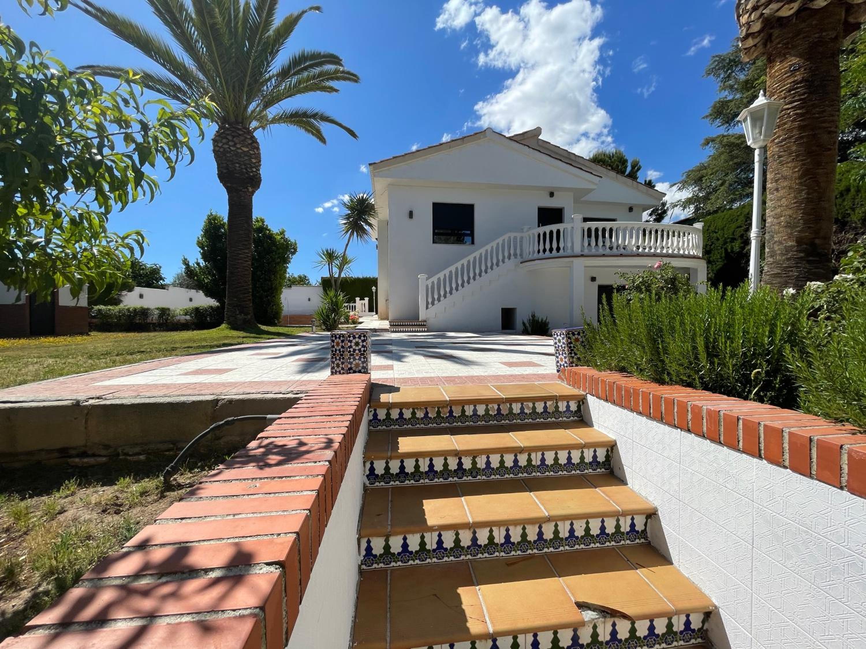 VILLA EXCLUSIVA con Piscina, Jardín y Barbacoa