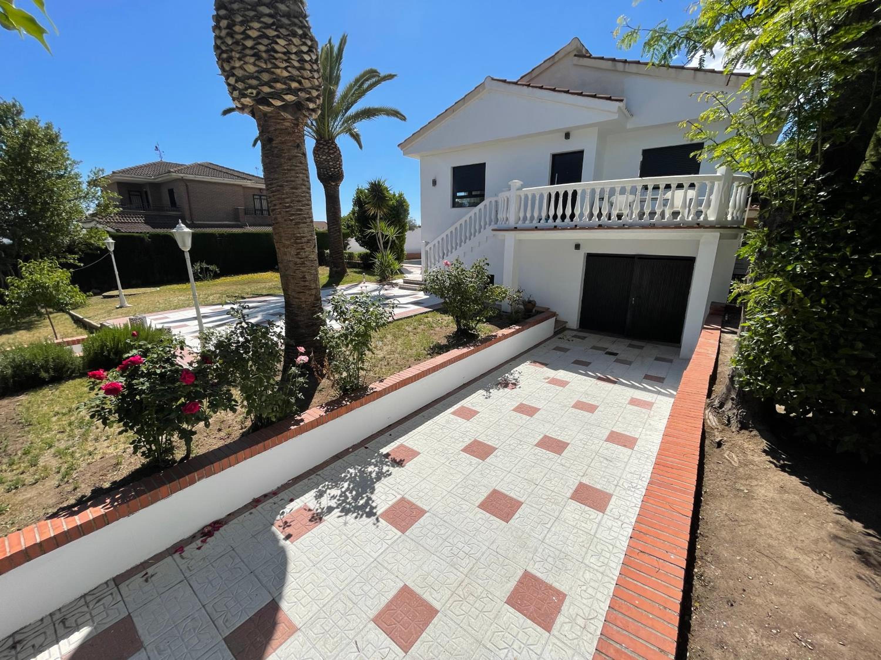 VILLA EXCLUSIVA con Piscina, Jardín y Barbacoa